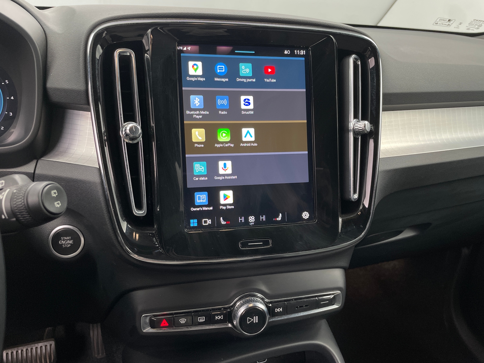 Thumbnail: 2024 Volvo XC40 - 4