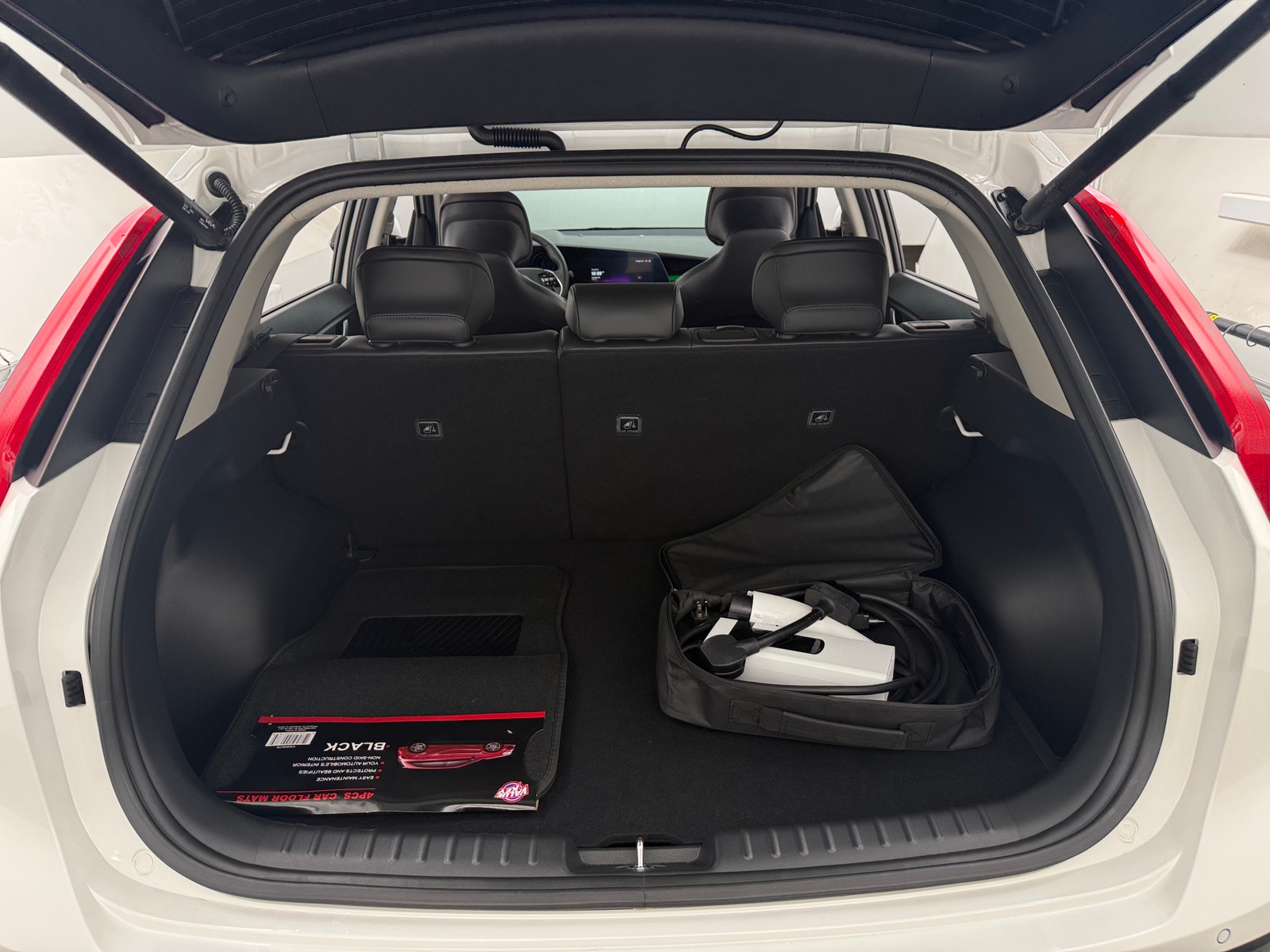 Thumbnail: 2024 Kia Niro - 6