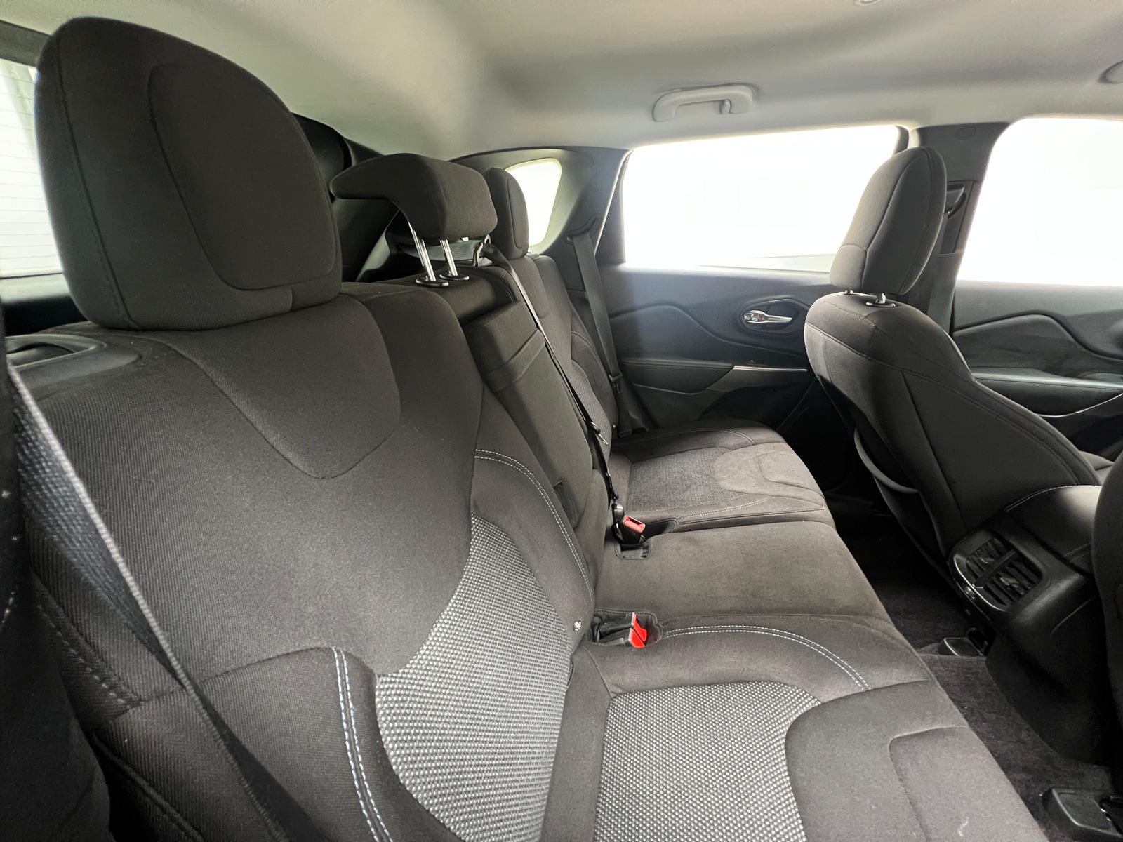 Thumbnail: 2019 Jeep Cherokee - 6