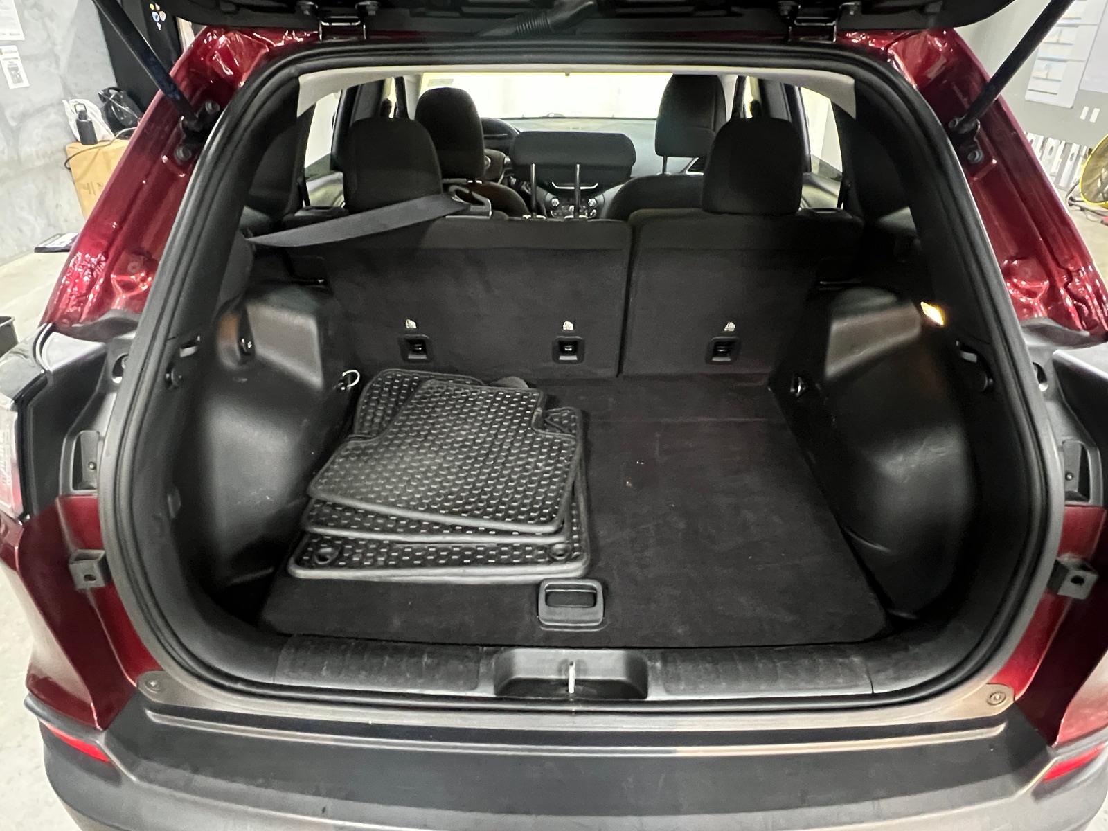 Thumbnail: 2019 Jeep Cherokee - 7