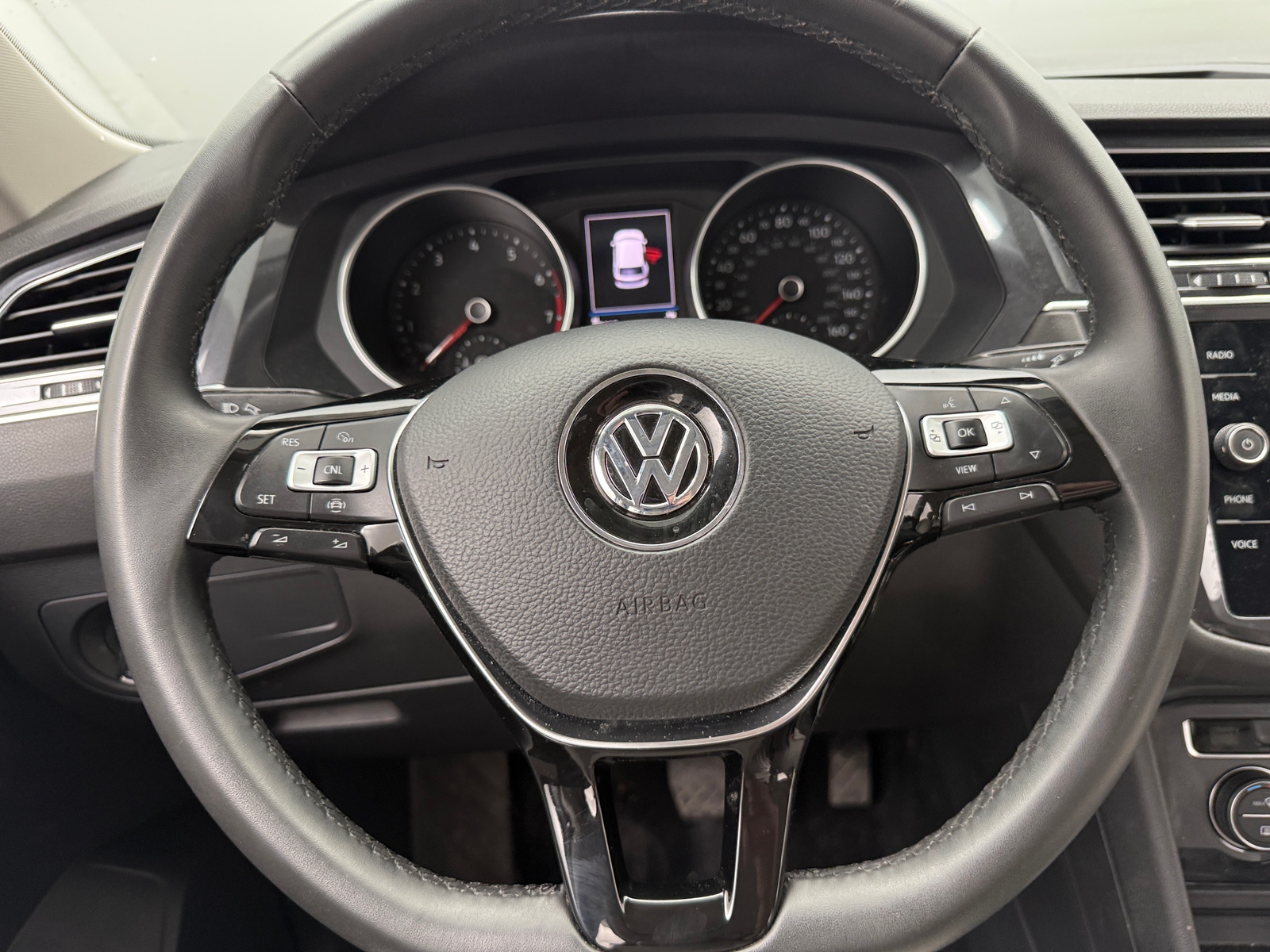 Thumbnail: 2020 Volkswagen Tiguan - 4