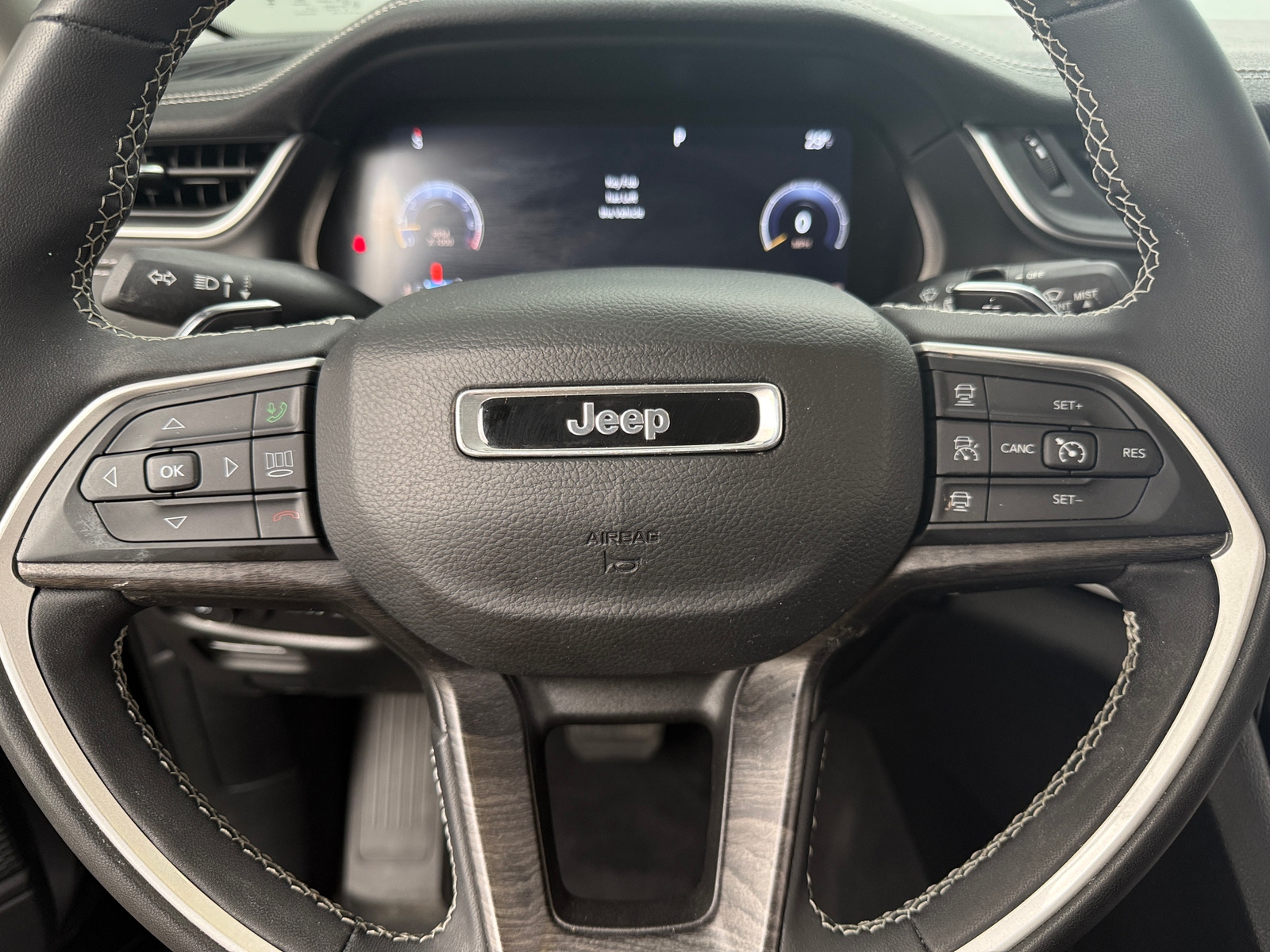 Thumbnail: 2023 Jeep Grand Cherokee - 4