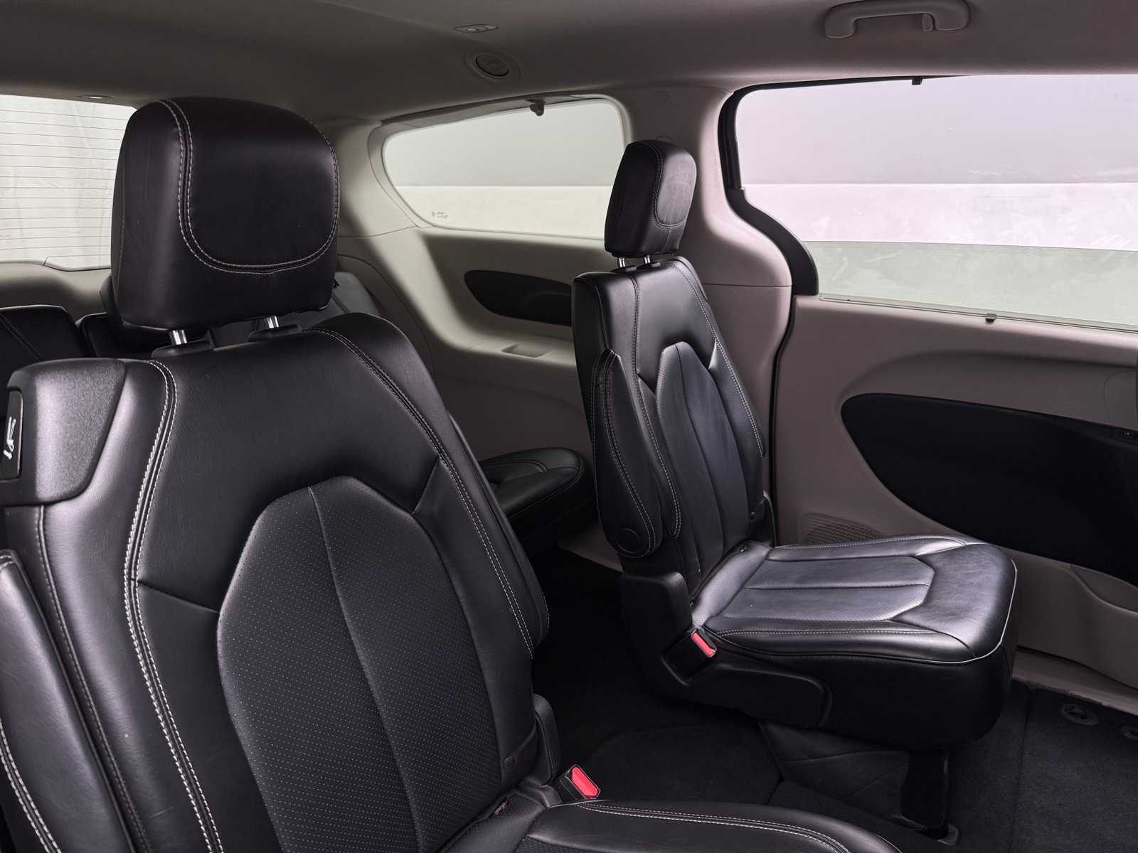 Thumbnail: 2023 Chrysler Pacifica - 5