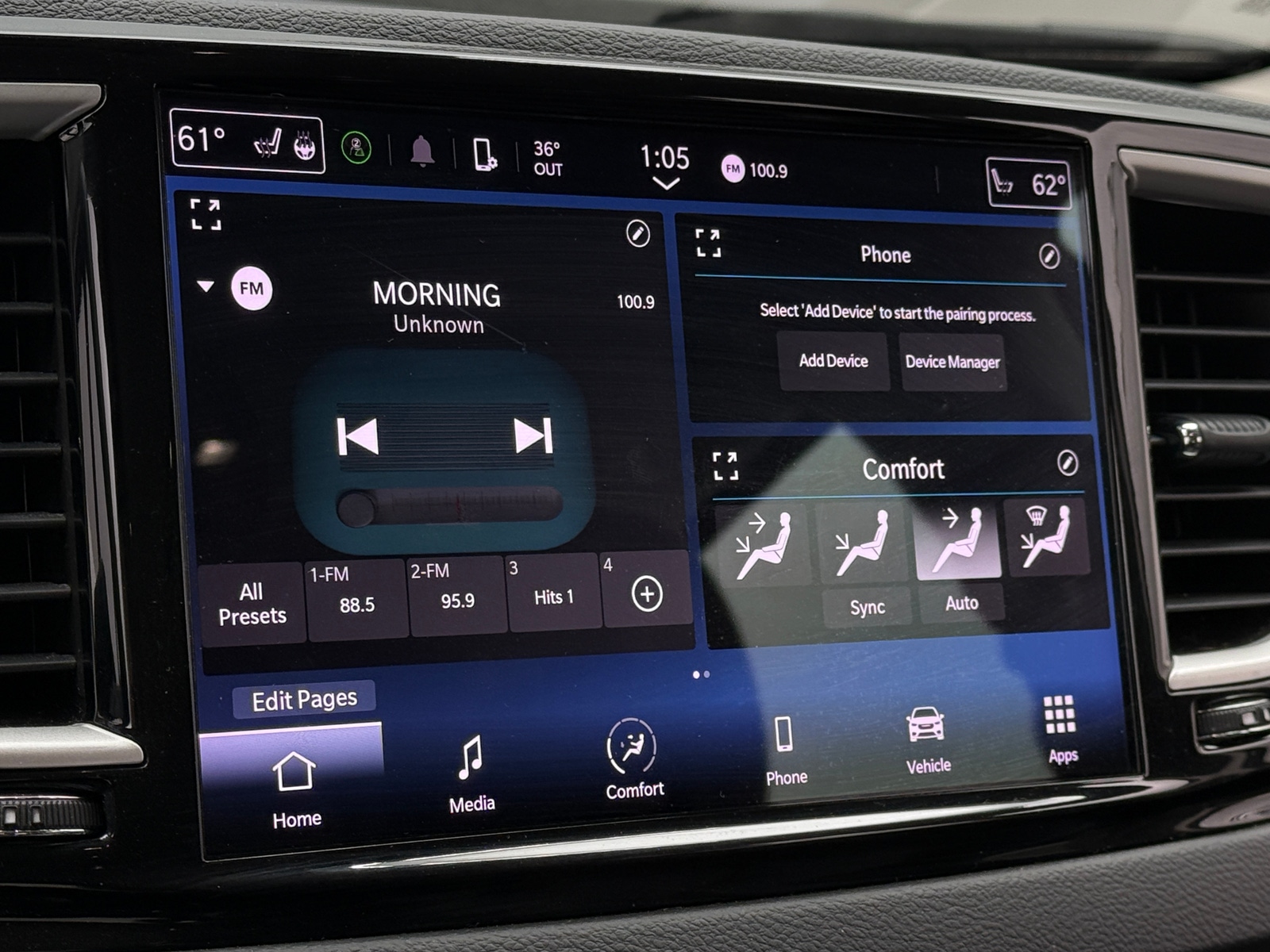 Thumbnail: 2023 Chrysler Pacifica - 3