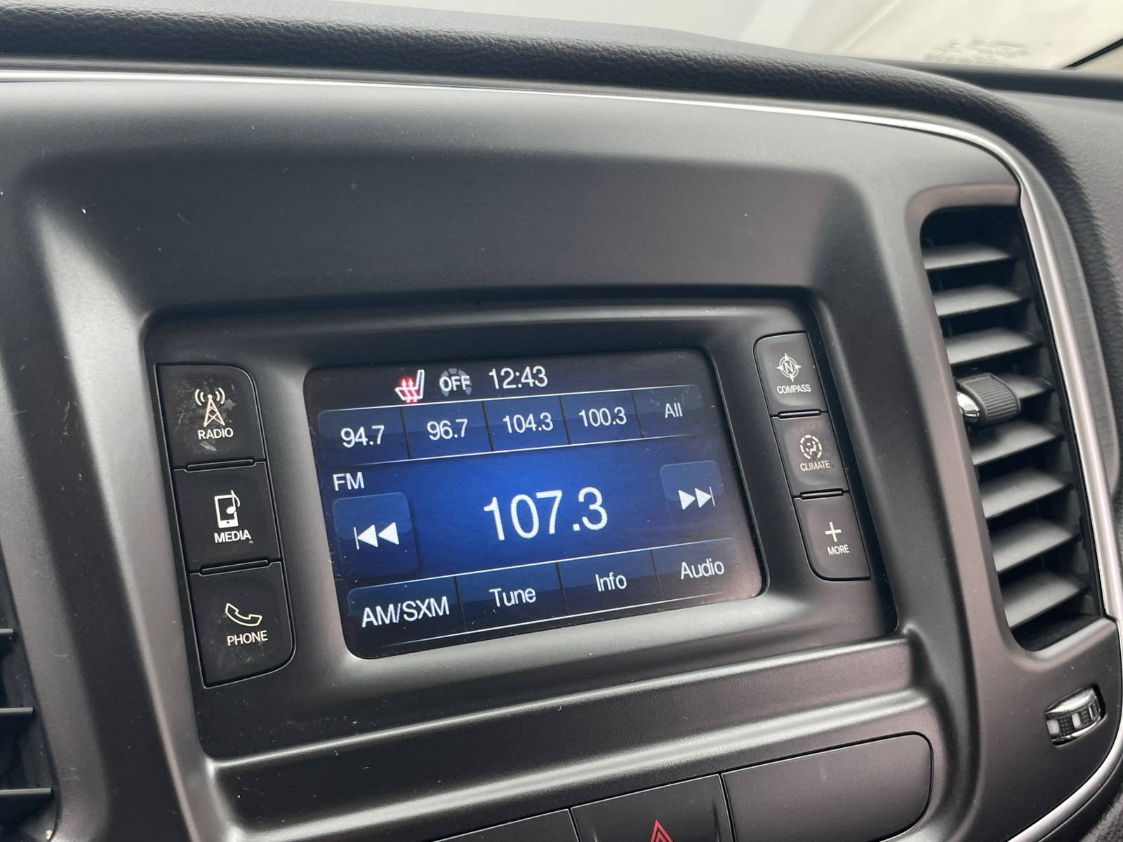 Thumbnail: 2015 Chrysler 200 - 4