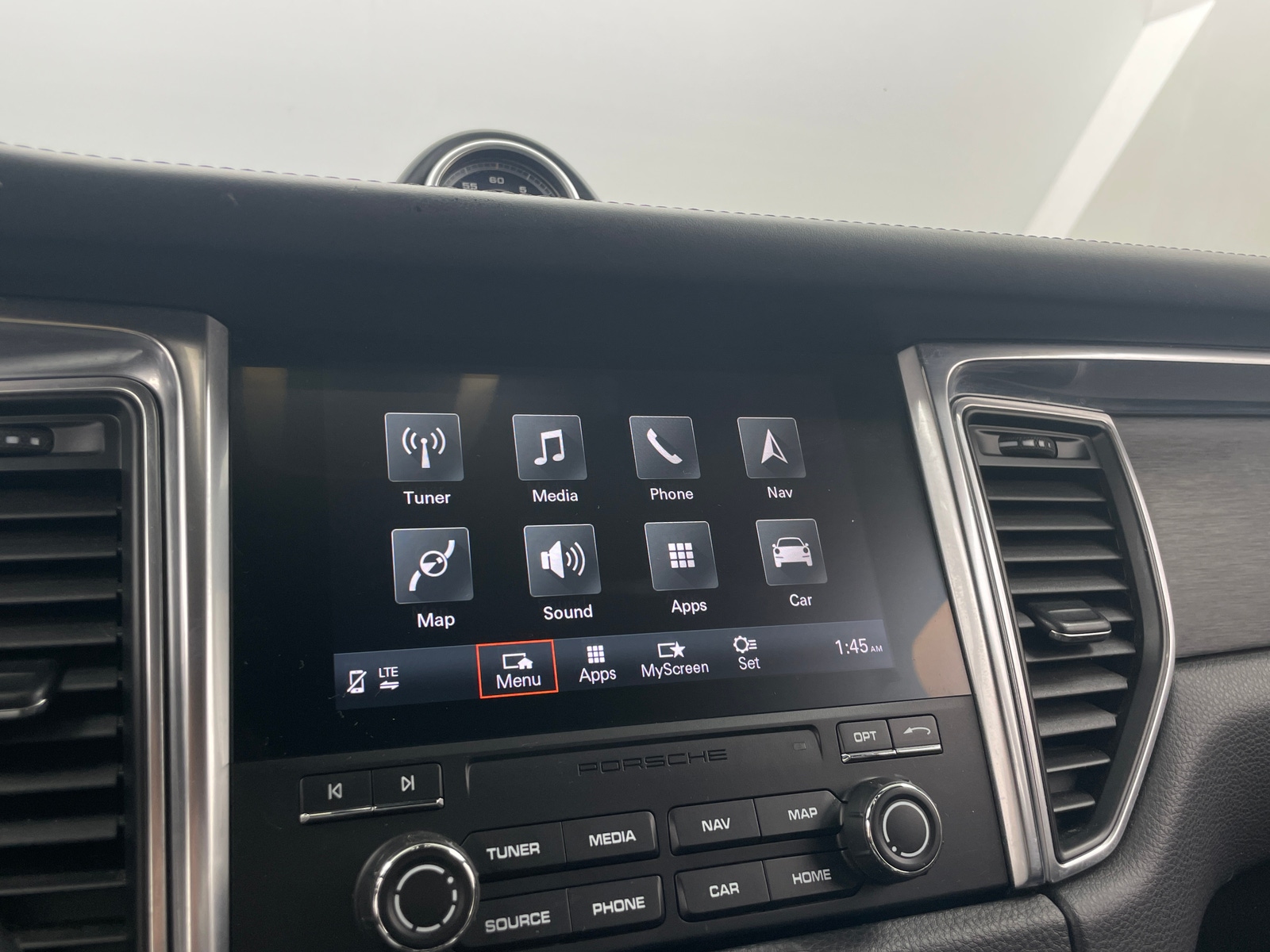 Thumbnail: 2018 Porsche Macan - 3