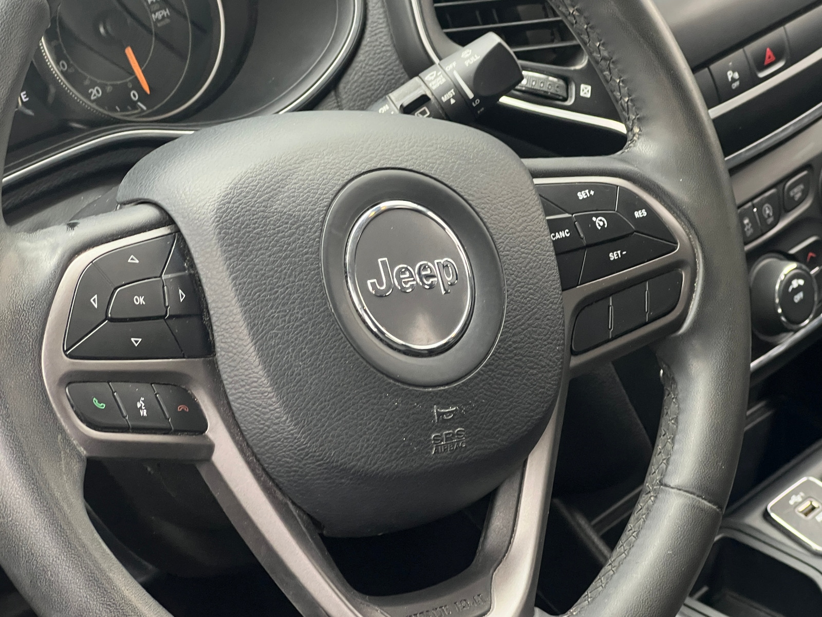 Thumbnail: 2020 Jeep Cherokee - 5