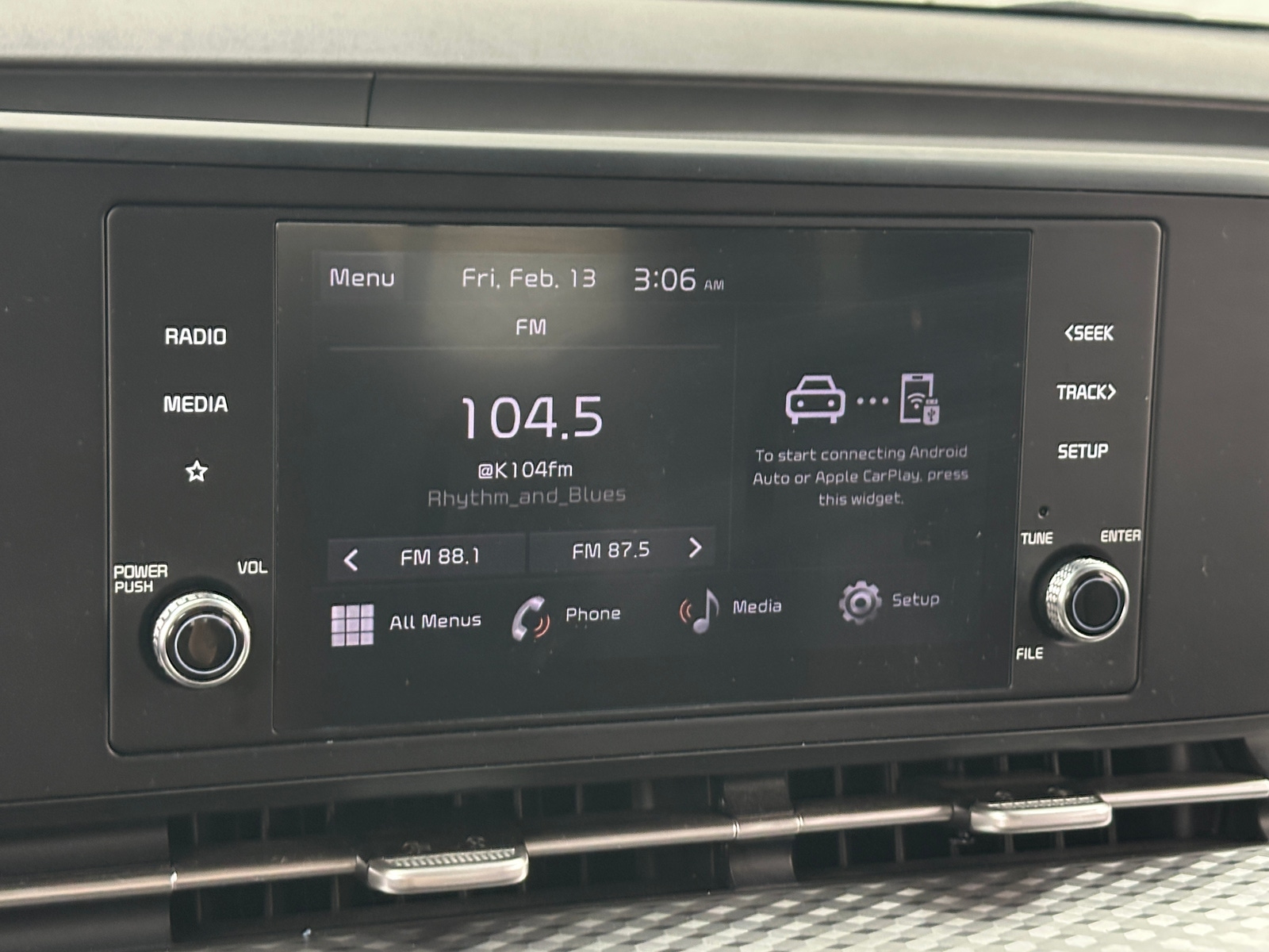 Thumbnail: 2024 Kia Carnival - 3