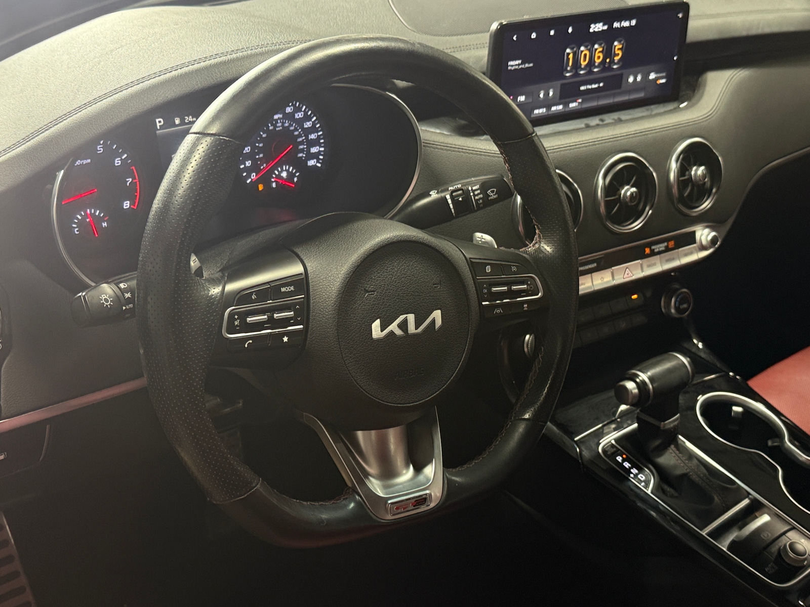 Thumbnail: 2022 Kia Stinger - 4