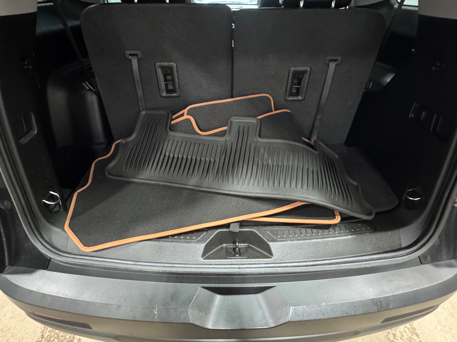 Thumbnail: 2023 GMC Acadia - 6