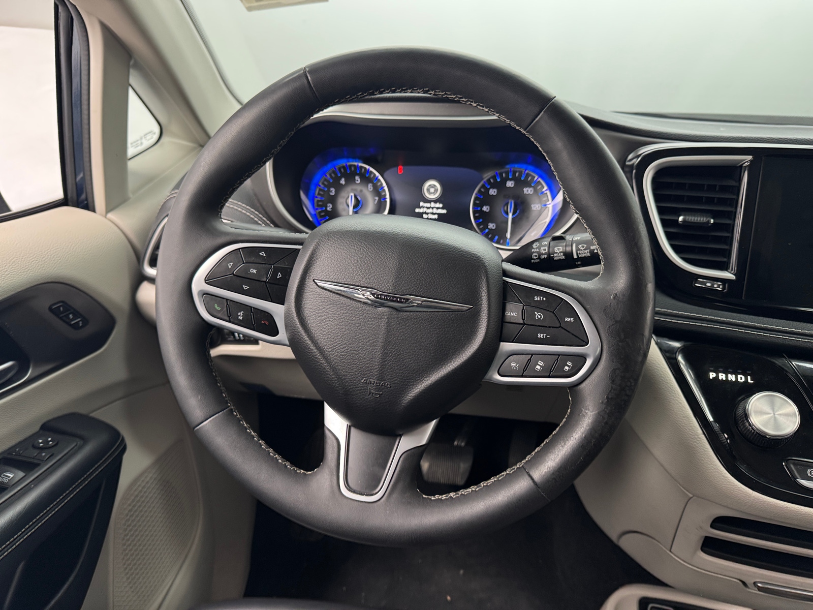 Thumbnail: 2023 Chrysler Pacifica - 4