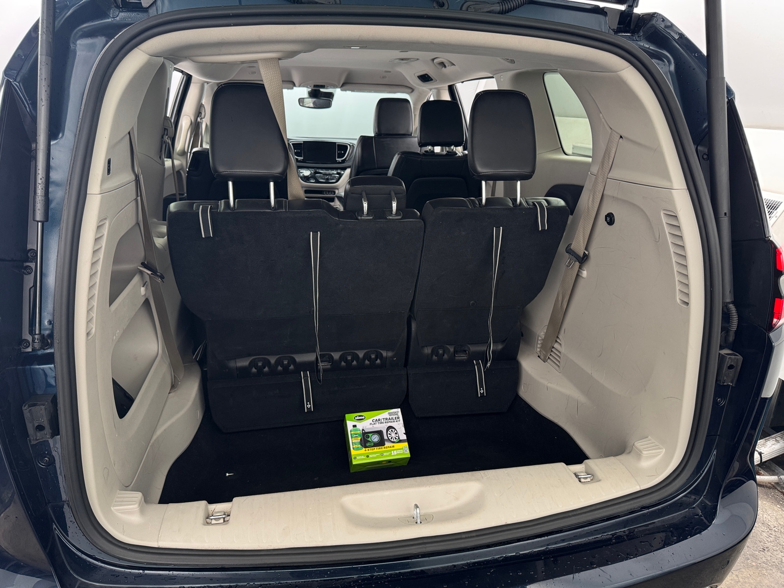 Thumbnail: 2023 Chrysler Pacifica - 6