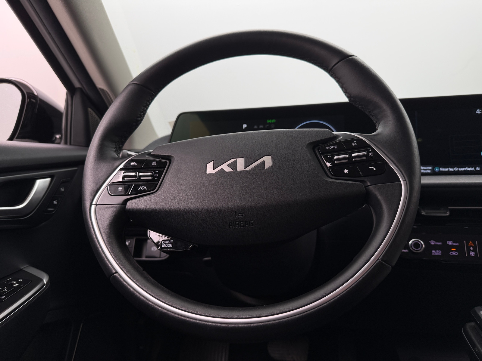 Thumbnail: 2022 Kia EV6 - 4