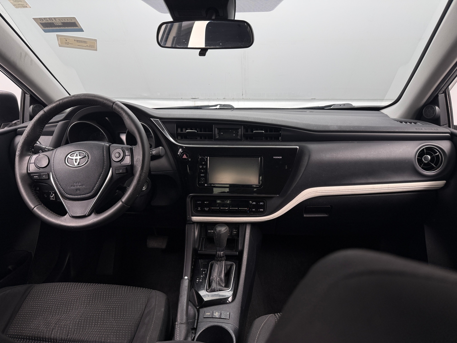 Thumbnail: 2017 Toyota Corolla iM - 3