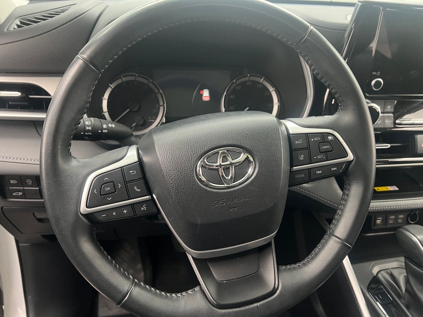 Thumbnail: 2023 Toyota Highlander - 4