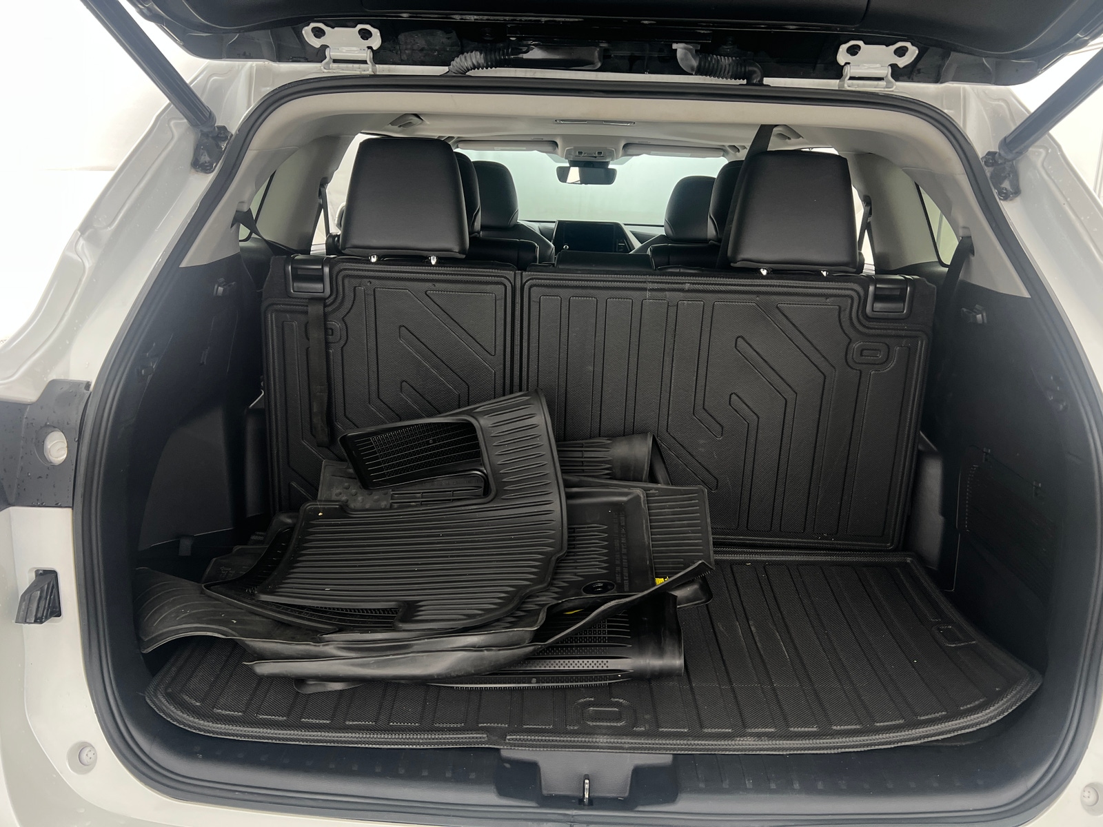 Thumbnail: 2023 Toyota Highlander - 6