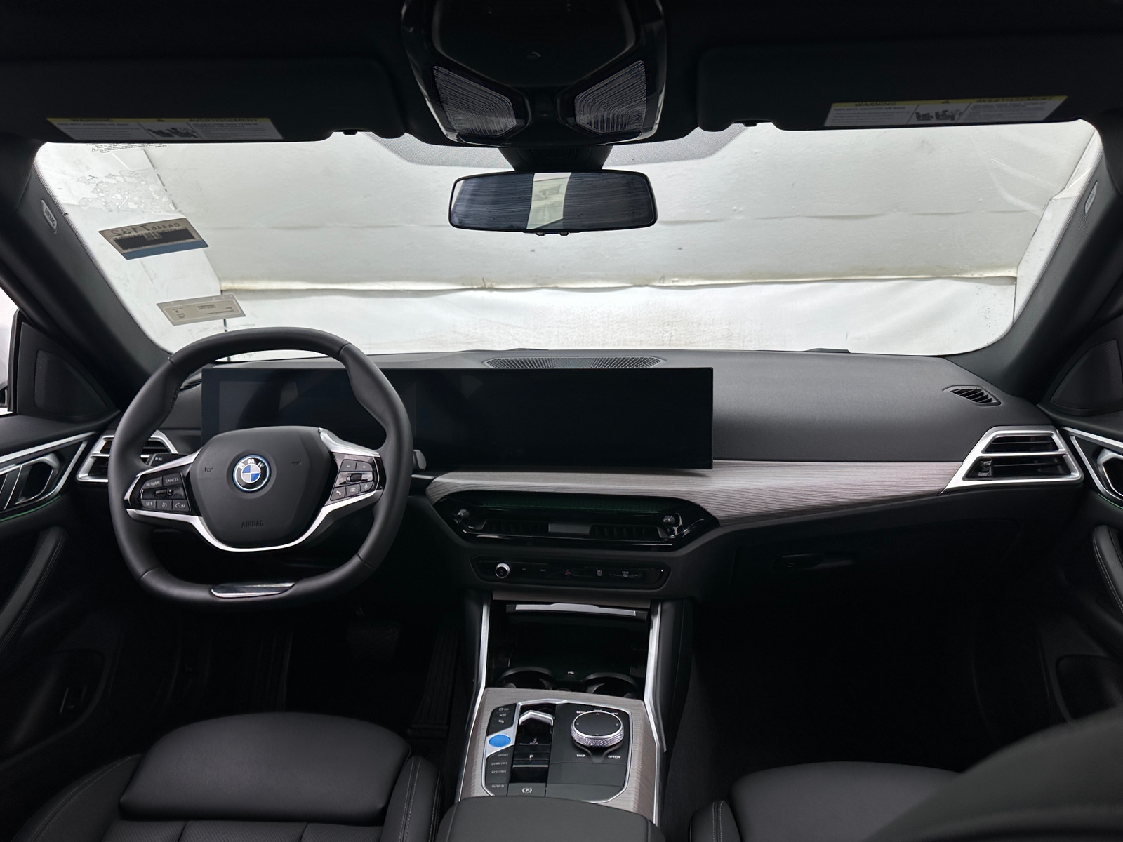 Thumbnail: 2025 BMW i4 - 2