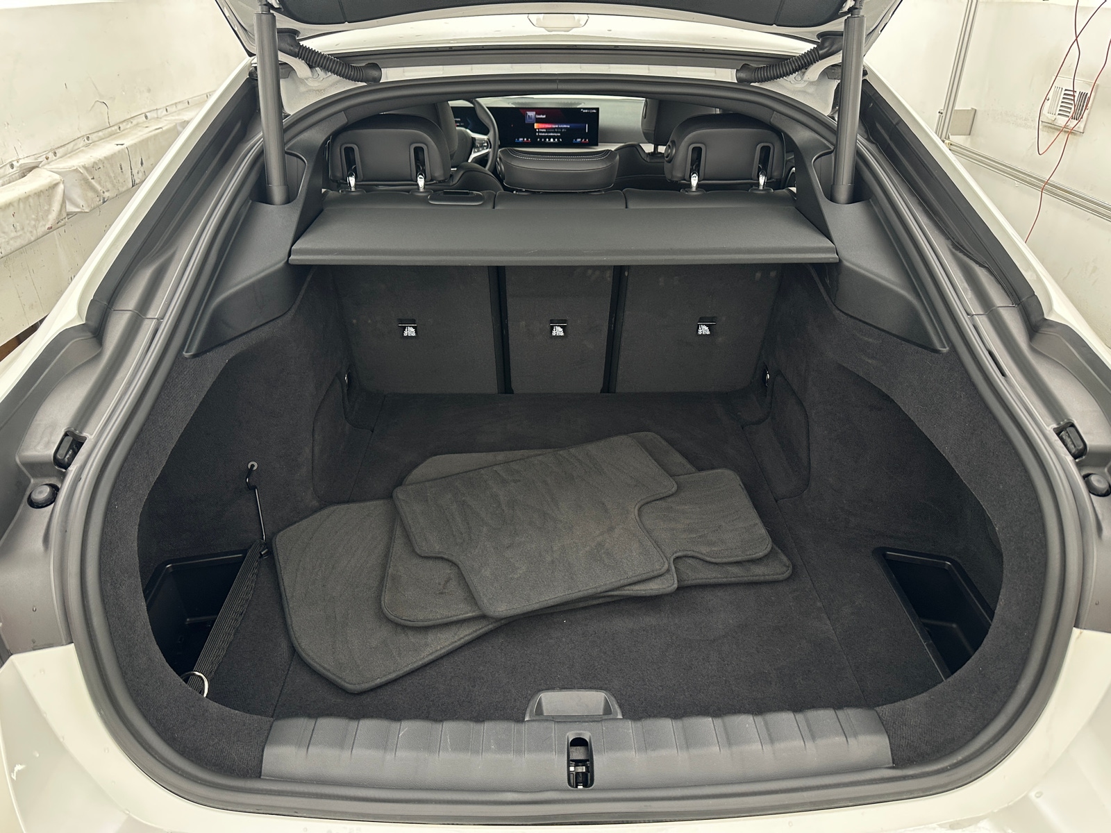 Thumbnail: 2025 BMW i4 - 6