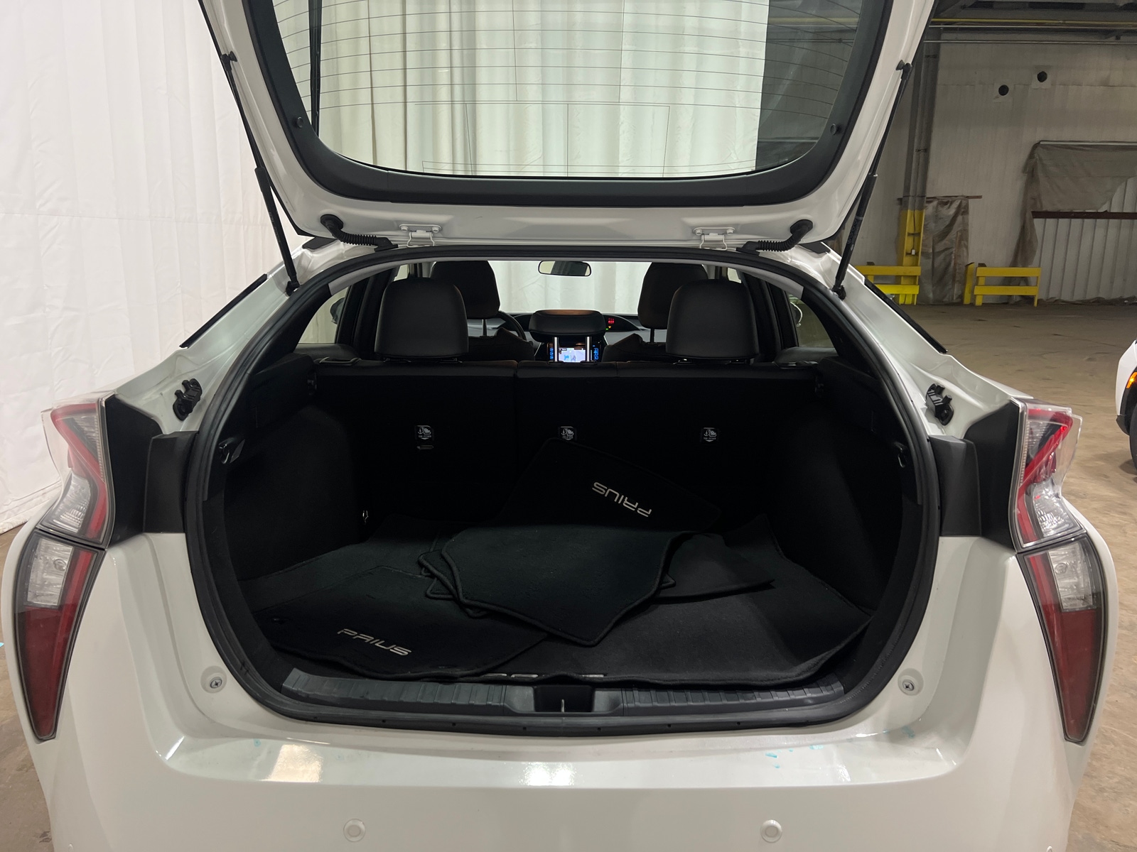 Thumbnail: 2018 Toyota Prius - 7