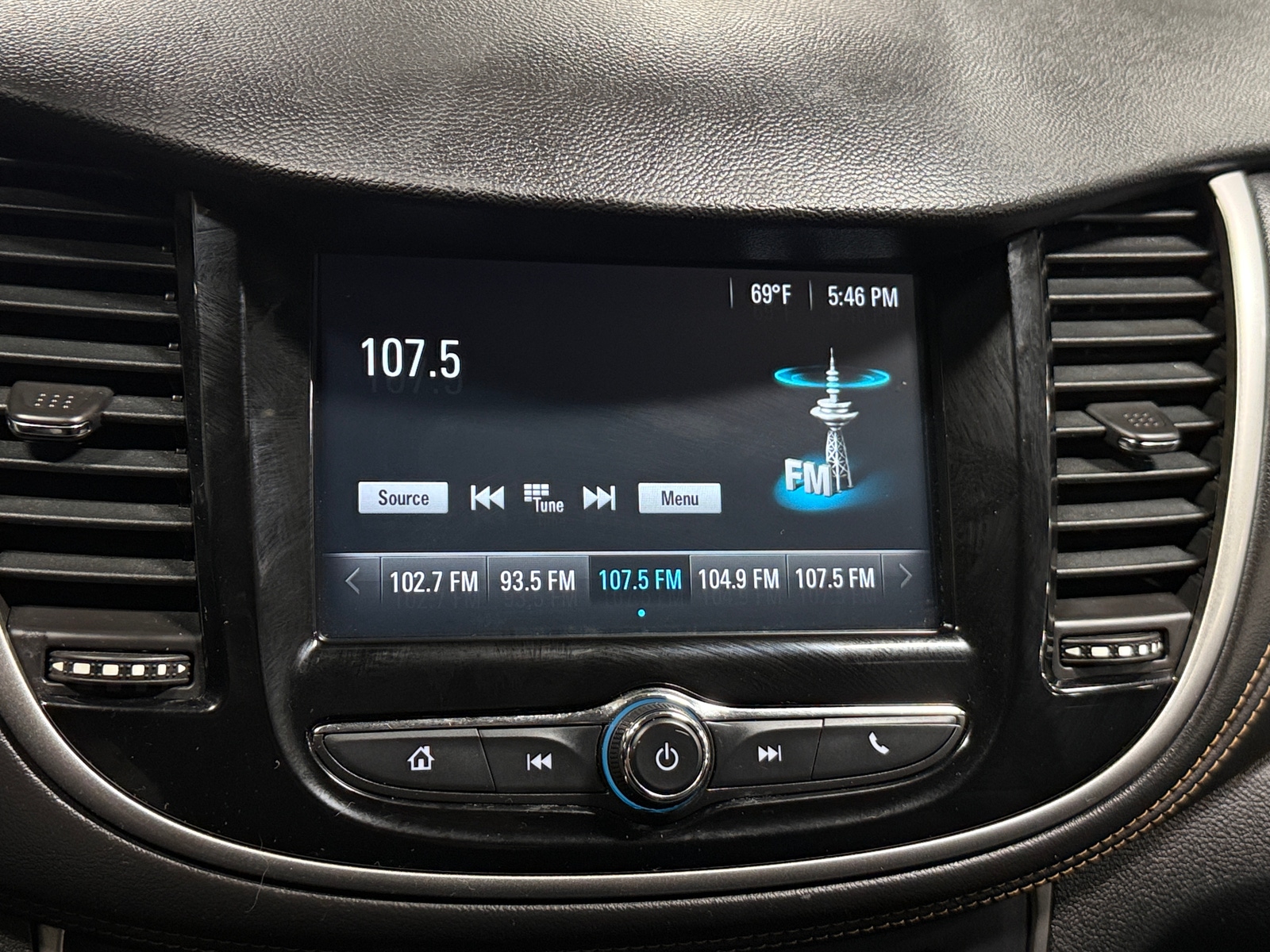 Thumbnail: 2017 Chevrolet Trax - 4