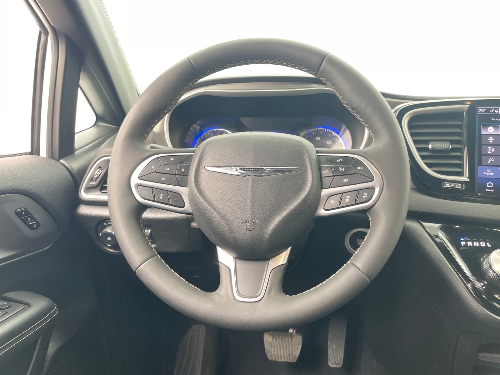 Thumbnail: 2025 Chrysler Pacifica - 4