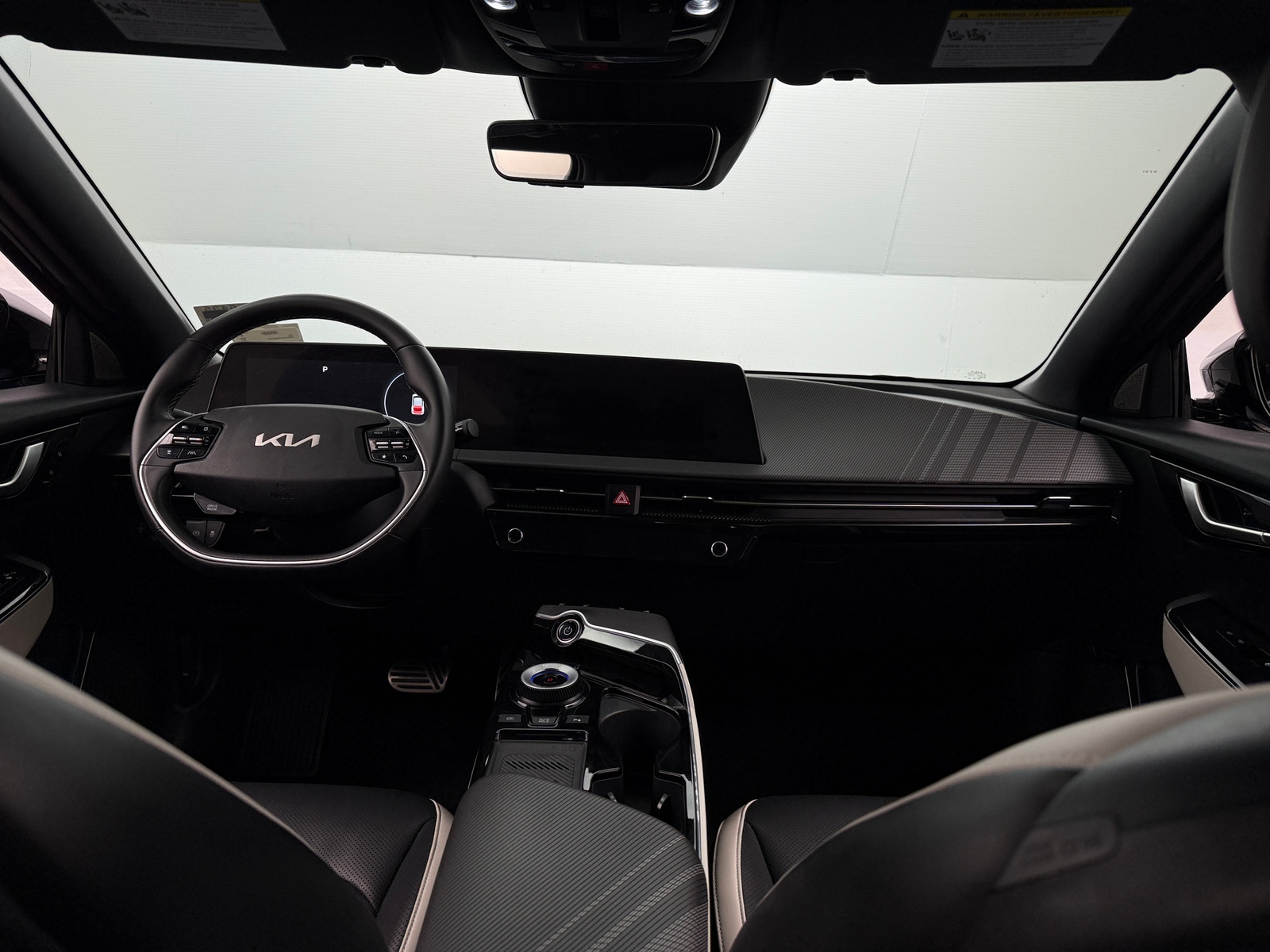 Thumbnail: 2022 Kia EV6 - 2