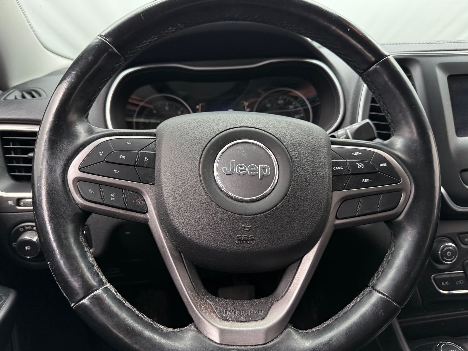 Thumbnail: 2020 Jeep Cherokee - 5