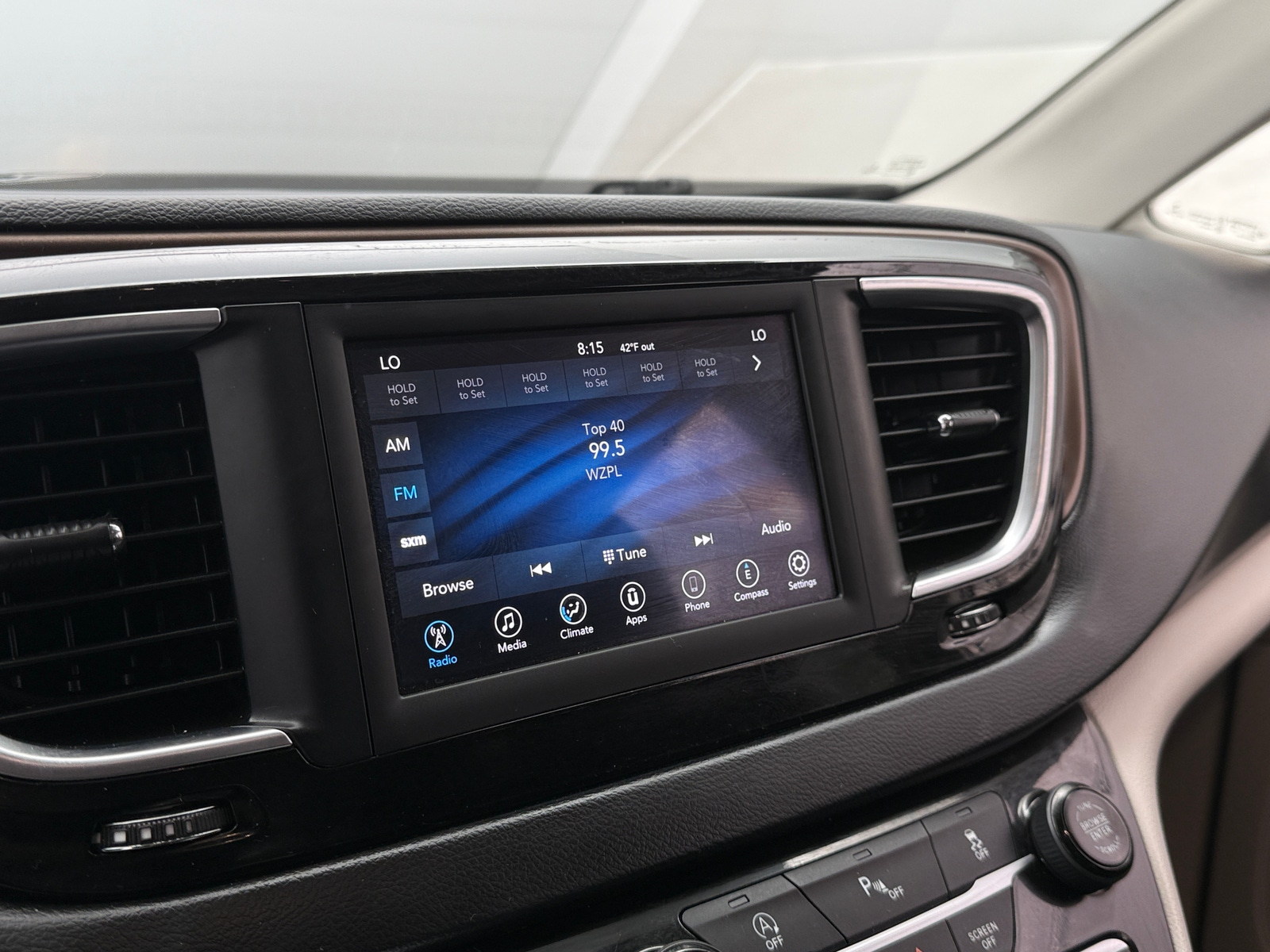 Thumbnail: 2018 Chrysler Pacifica - 4