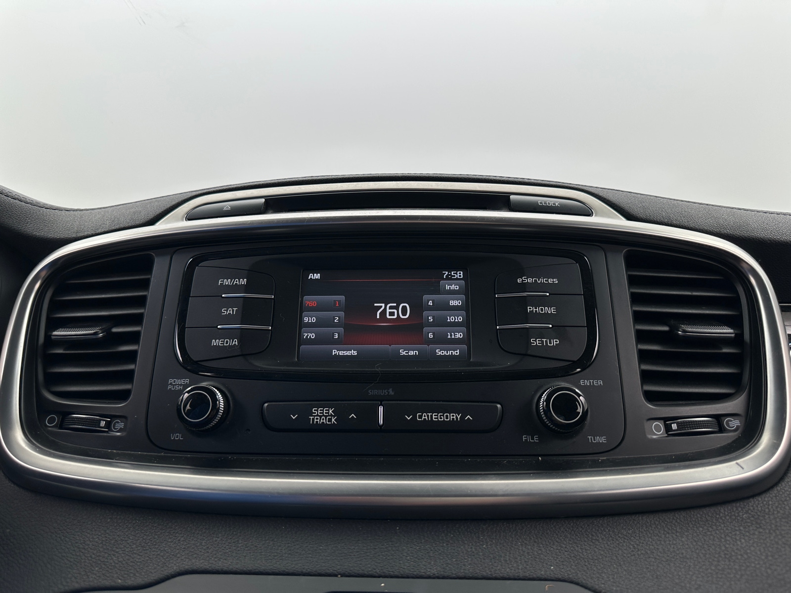 Thumbnail: 2016 Kia Sorento - 3