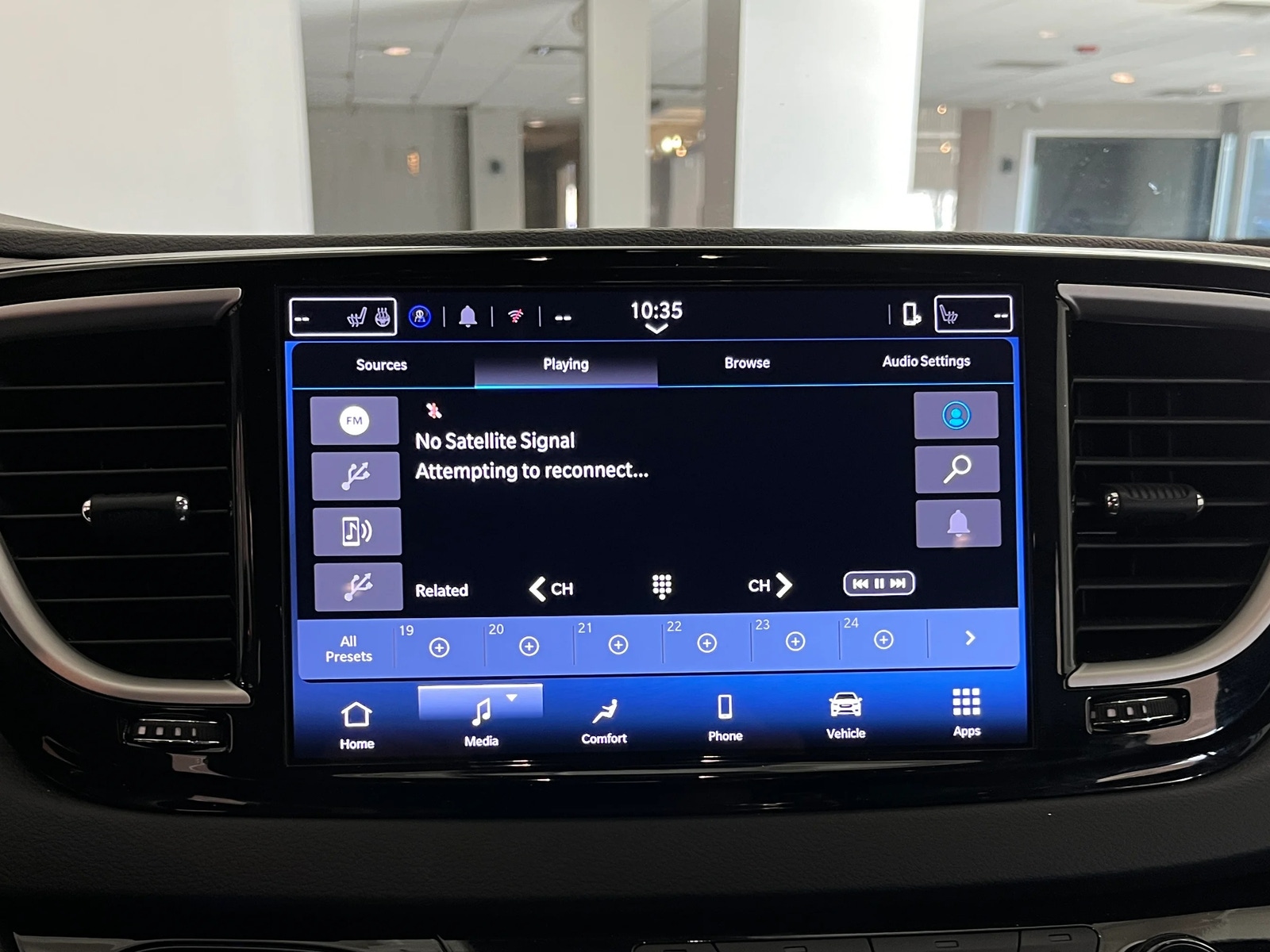 Thumbnail: 2025 Chrysler Pacifica - 3