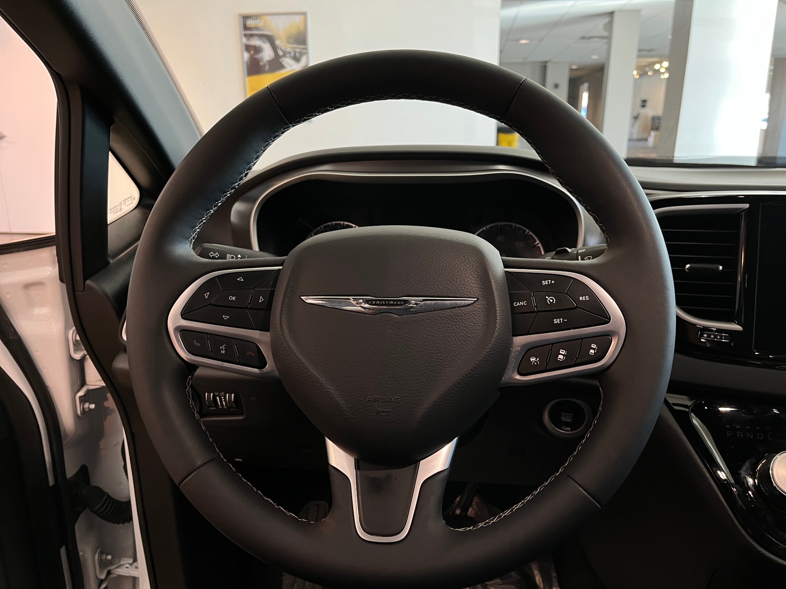 Thumbnail: 2025 Chrysler Pacifica - 4