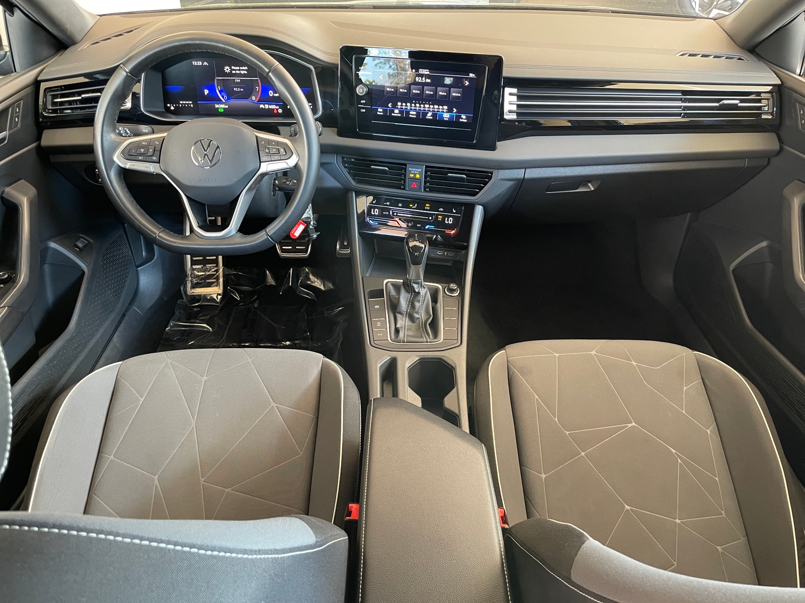 Thumbnail: 2025 Volkswagen Jetta - 3