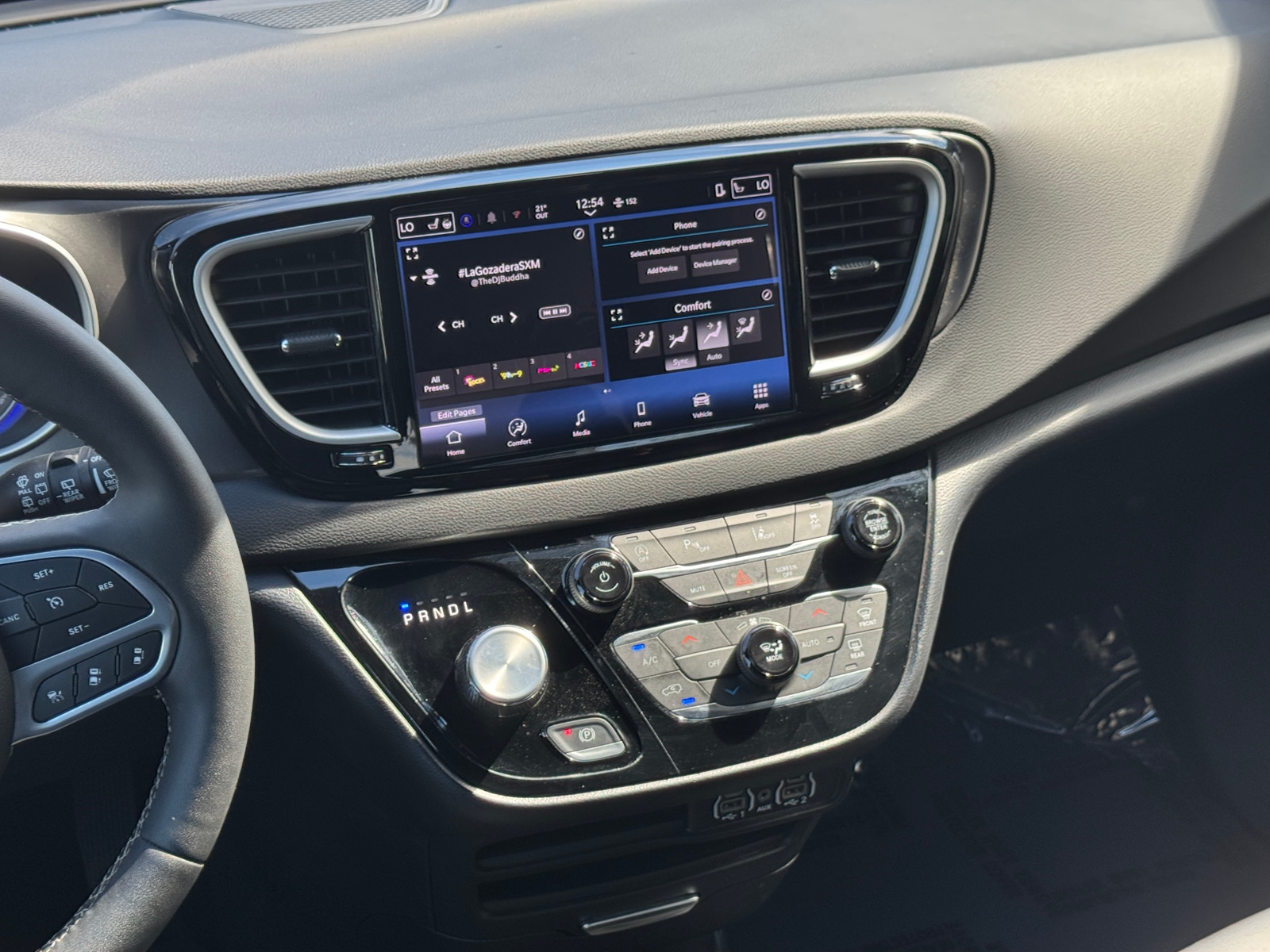 Thumbnail: 2025 Chrysler Pacifica - 3