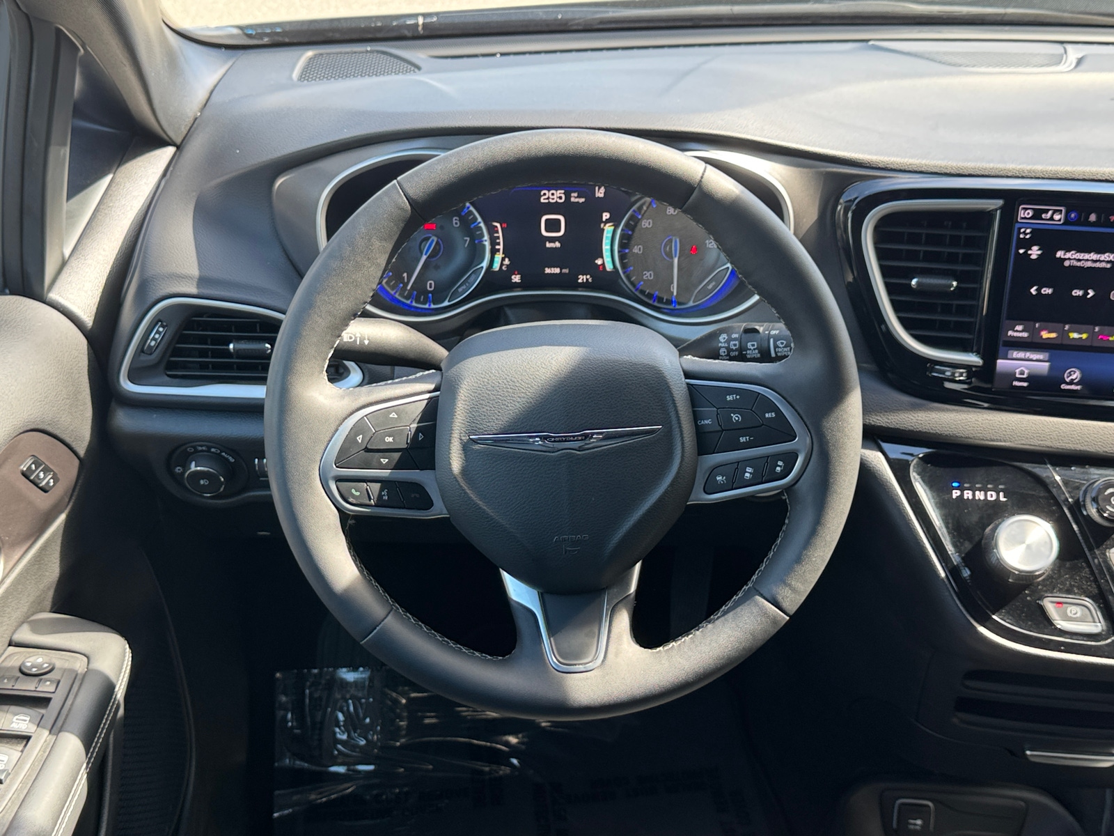 Thumbnail: 2025 Chrysler Pacifica - 4