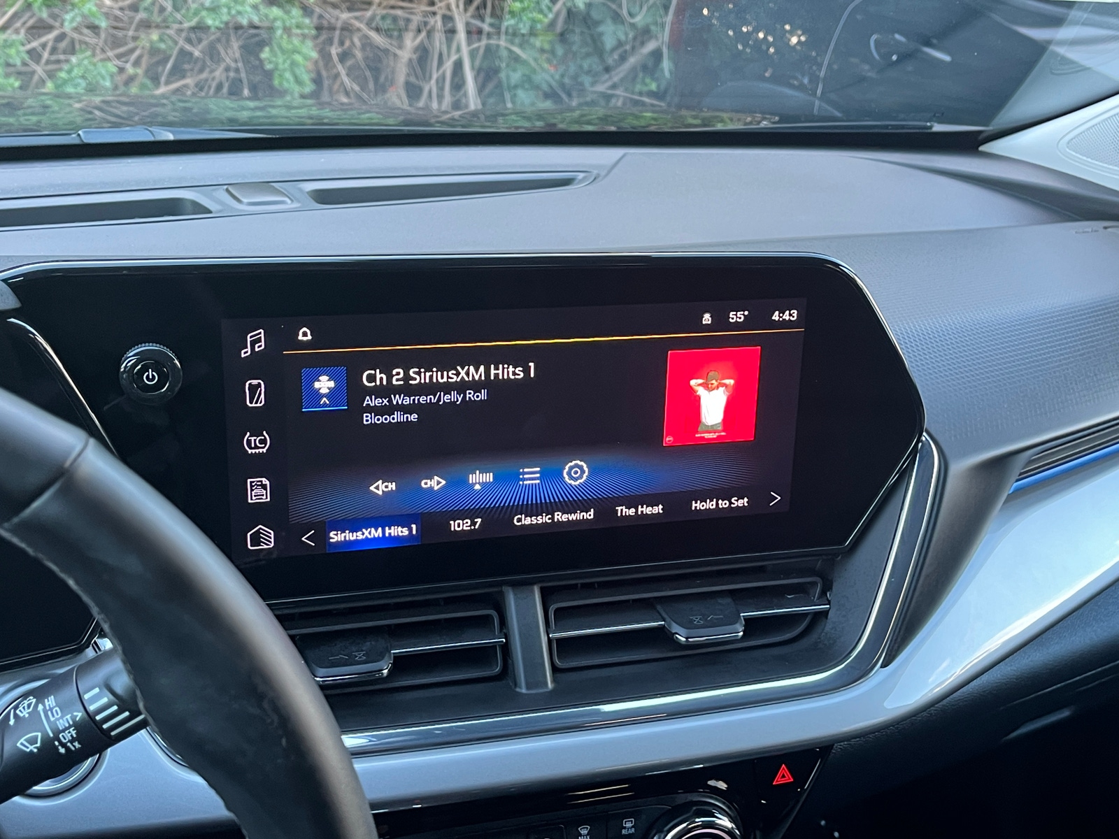 Thumbnail: 2025 Chevrolet Trax - 4