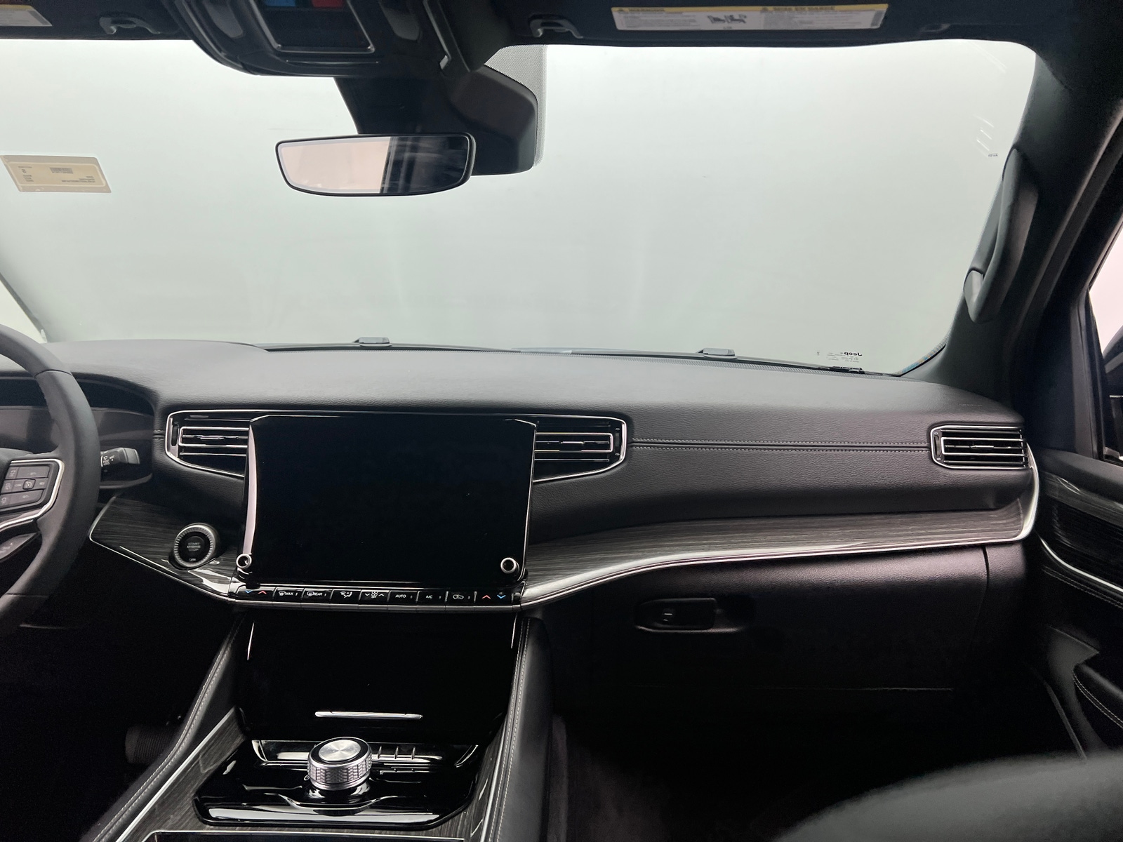 Thumbnail: 2022 Jeep Wagoneer - 2