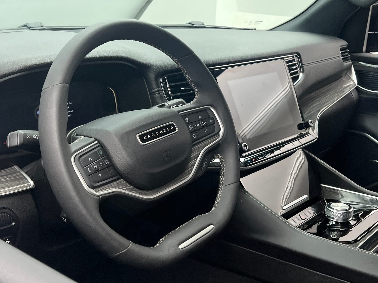 Thumbnail: 2022 Jeep Wagoneer - 4