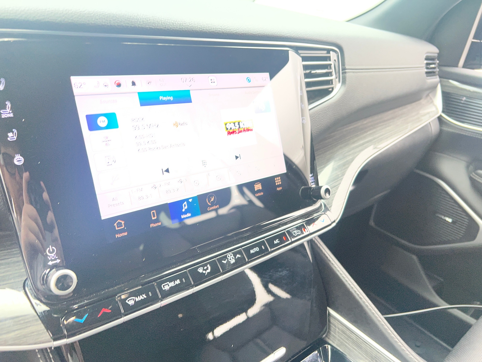 Thumbnail: 2022 Jeep Wagoneer - 3