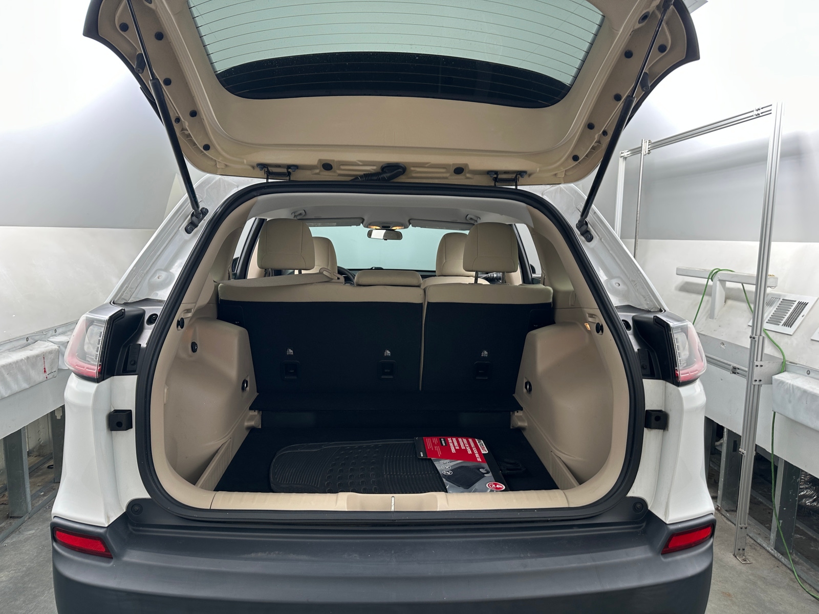 Thumbnail: 2020 Jeep Cherokee - 7