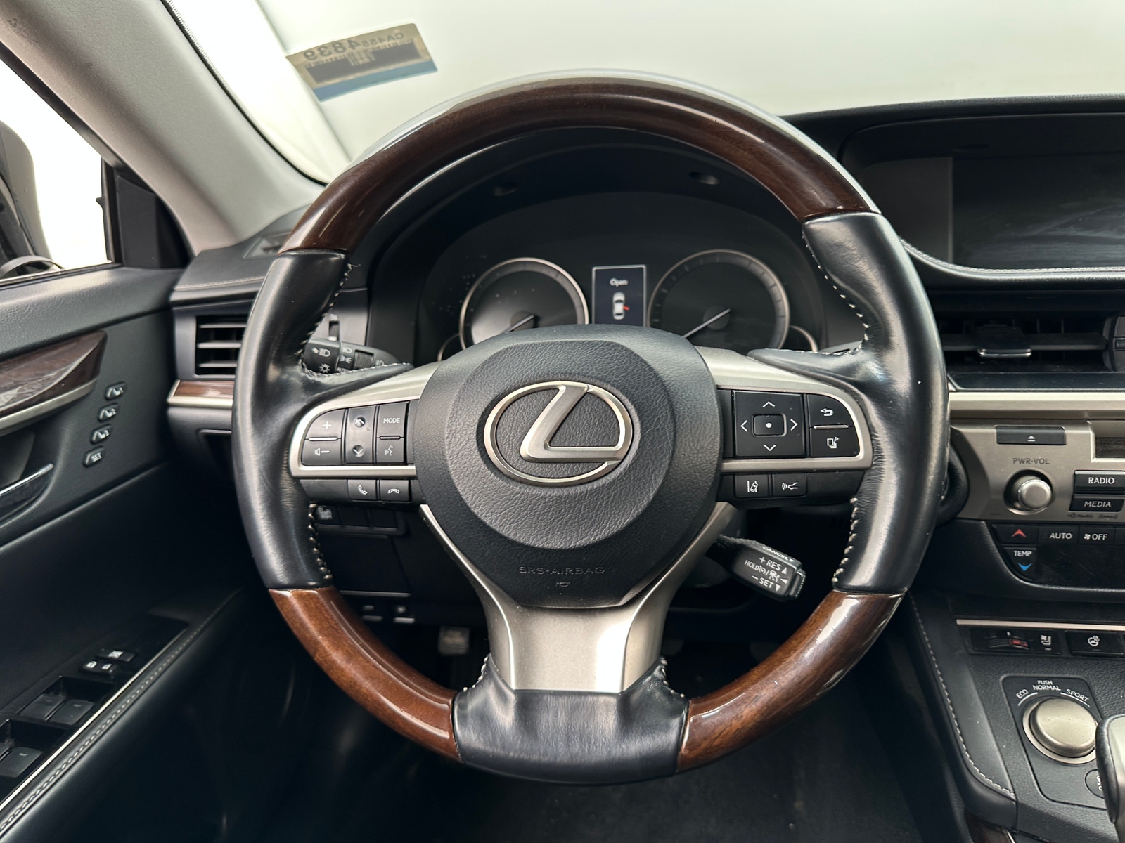 Thumbnail: 2016 Lexus ES - 4