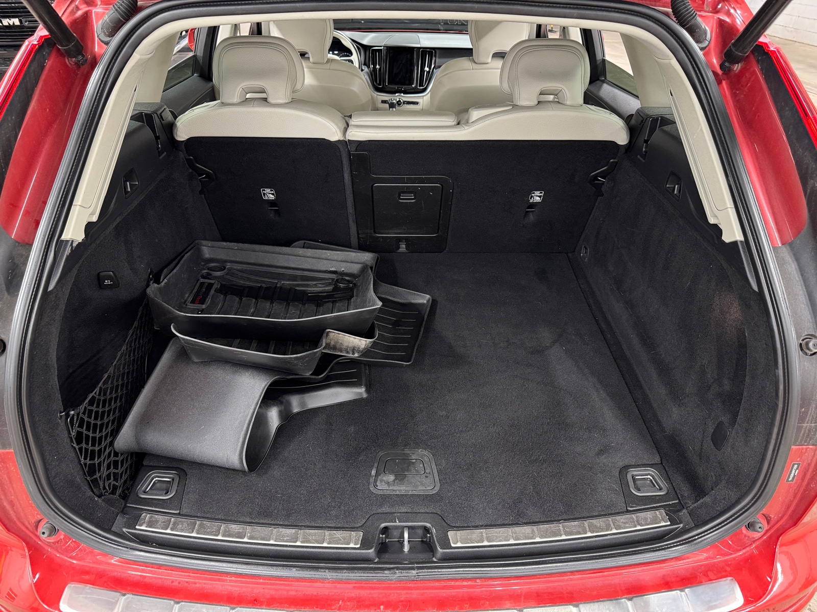 Thumbnail: 2021 Volvo XC60 - 6