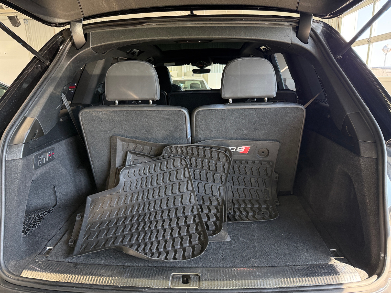 Thumbnail: 2020 Audi SQ7 - 6