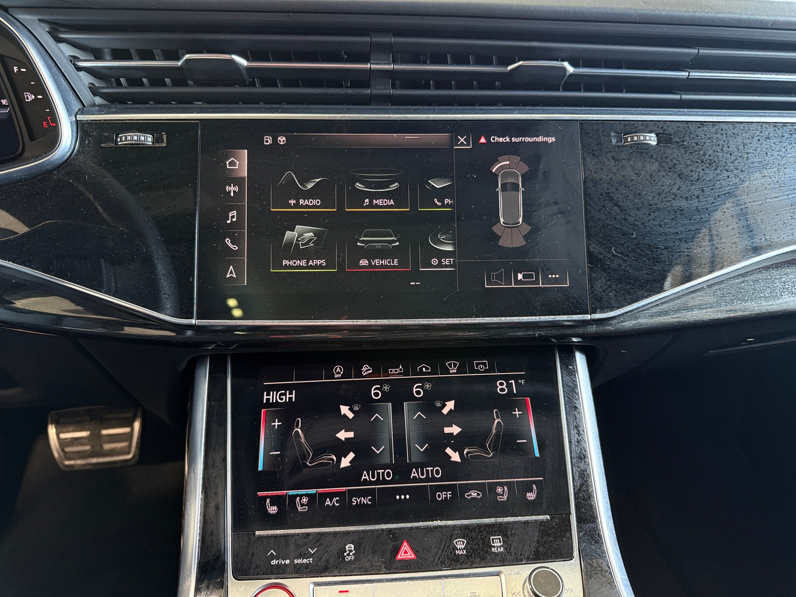 Thumbnail: 2020 Audi SQ7 - 3