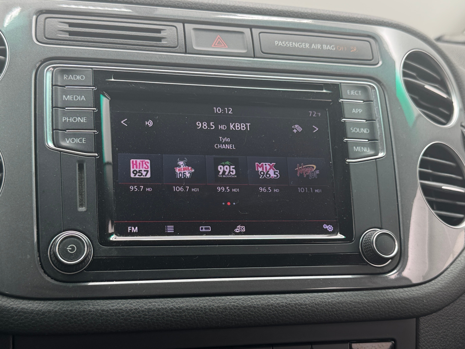 Thumbnail: 2017 Volkswagen Tiguan - 4