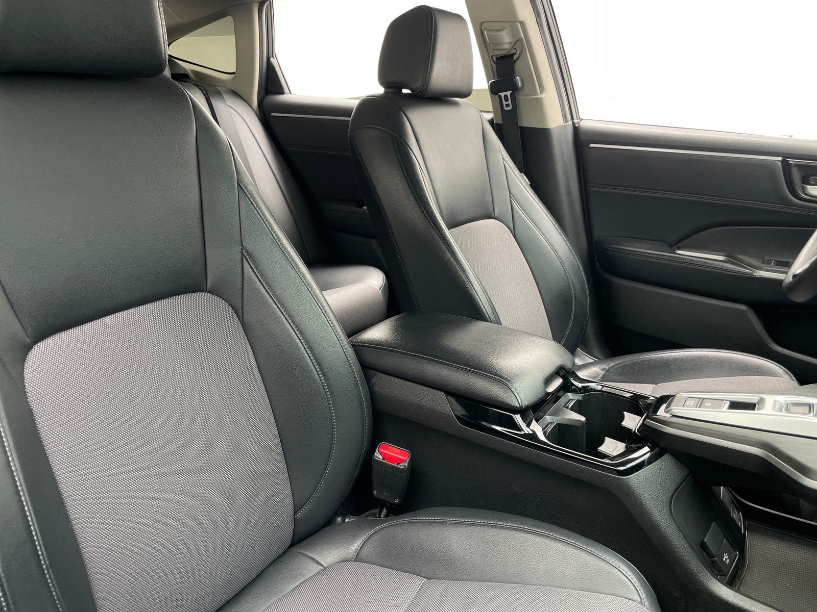 Thumbnail: 2018 Honda Clarity - 2