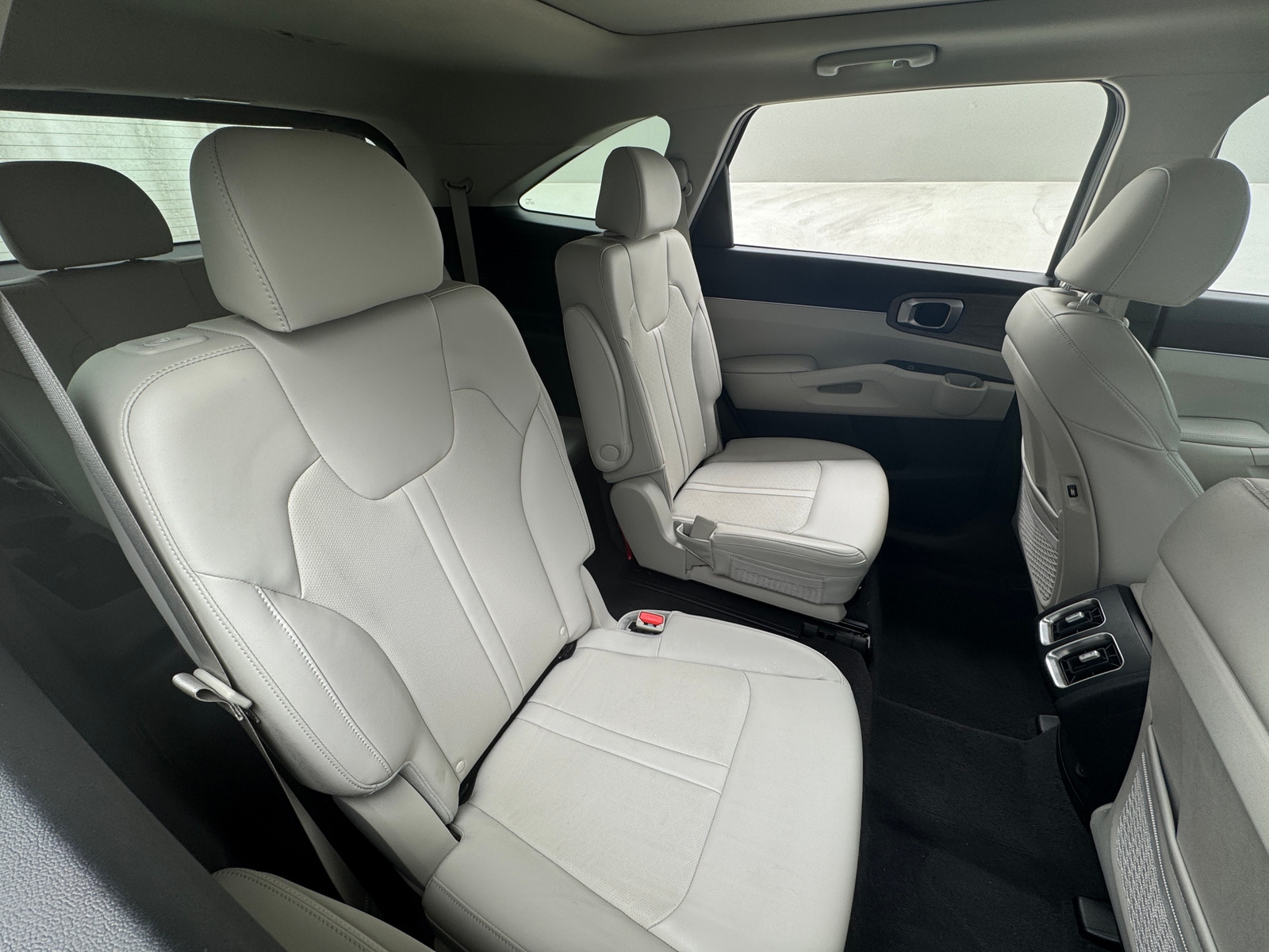 Thumbnail: 2023 Kia Sorento - 5