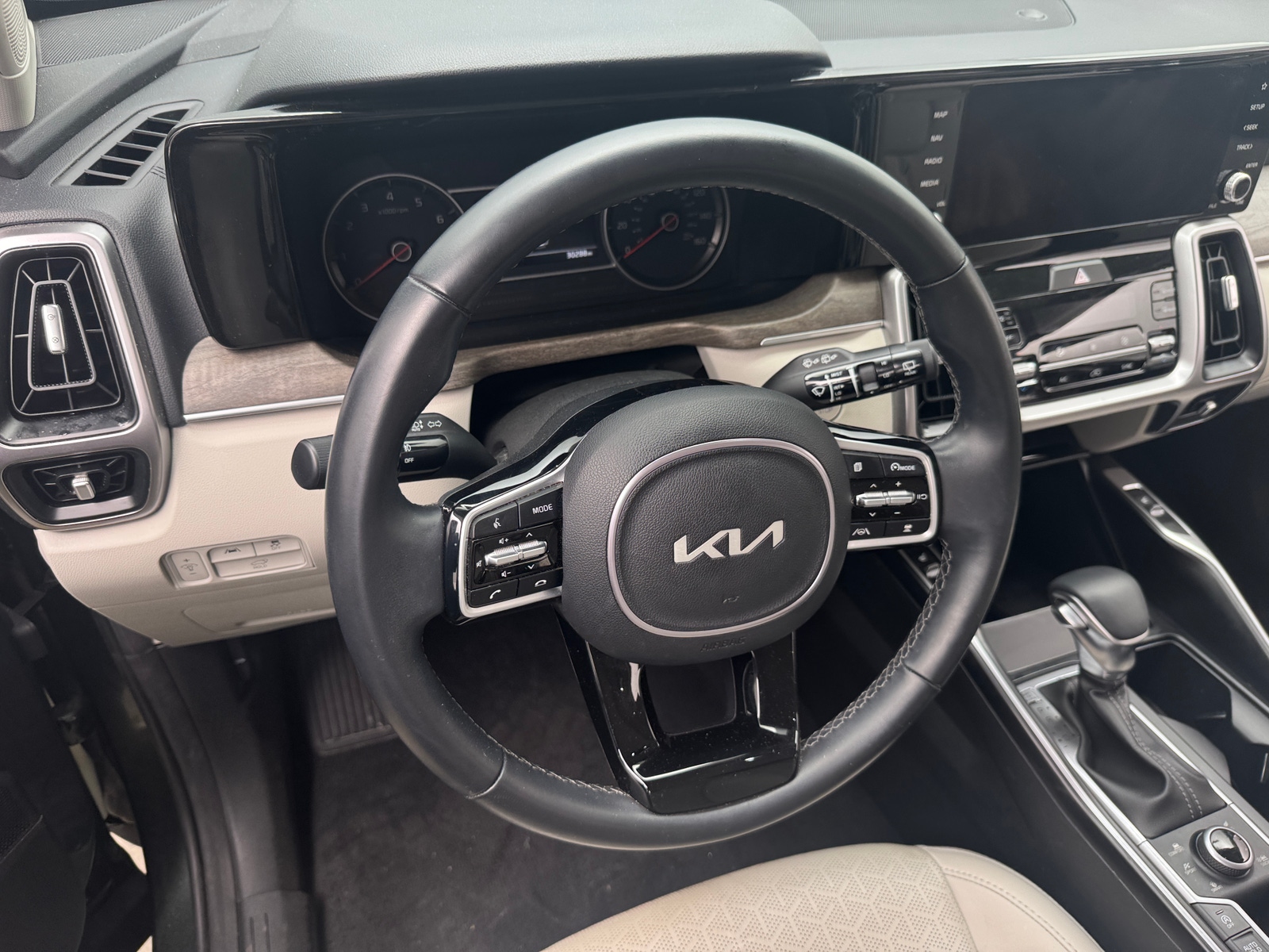 Thumbnail: 2023 Kia Sorento - 4