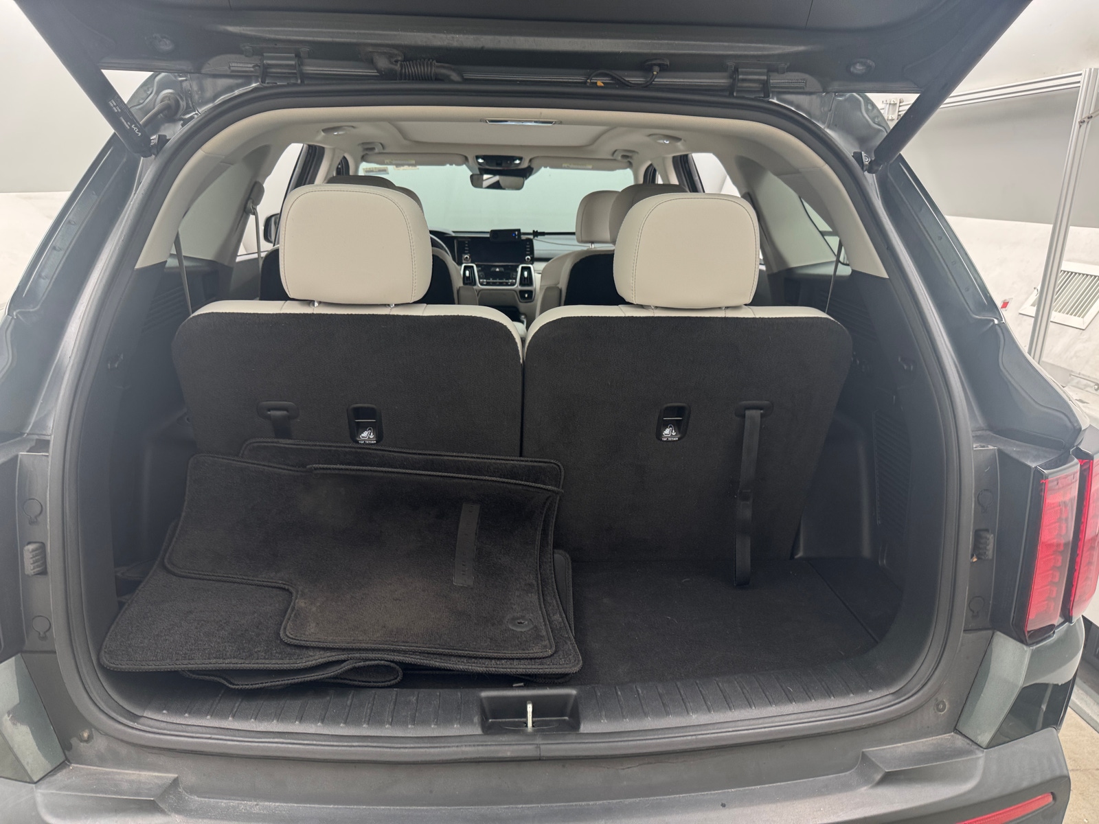 Thumbnail: 2023 Kia Sorento - 6