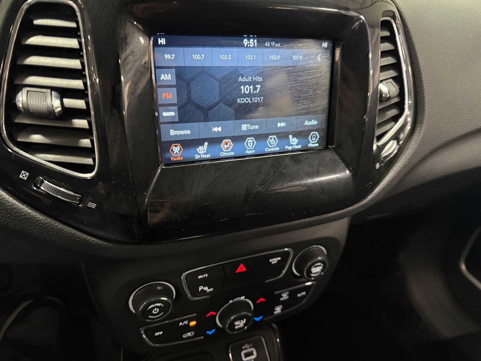 Thumbnail: 2019 Jeep Compass - 4