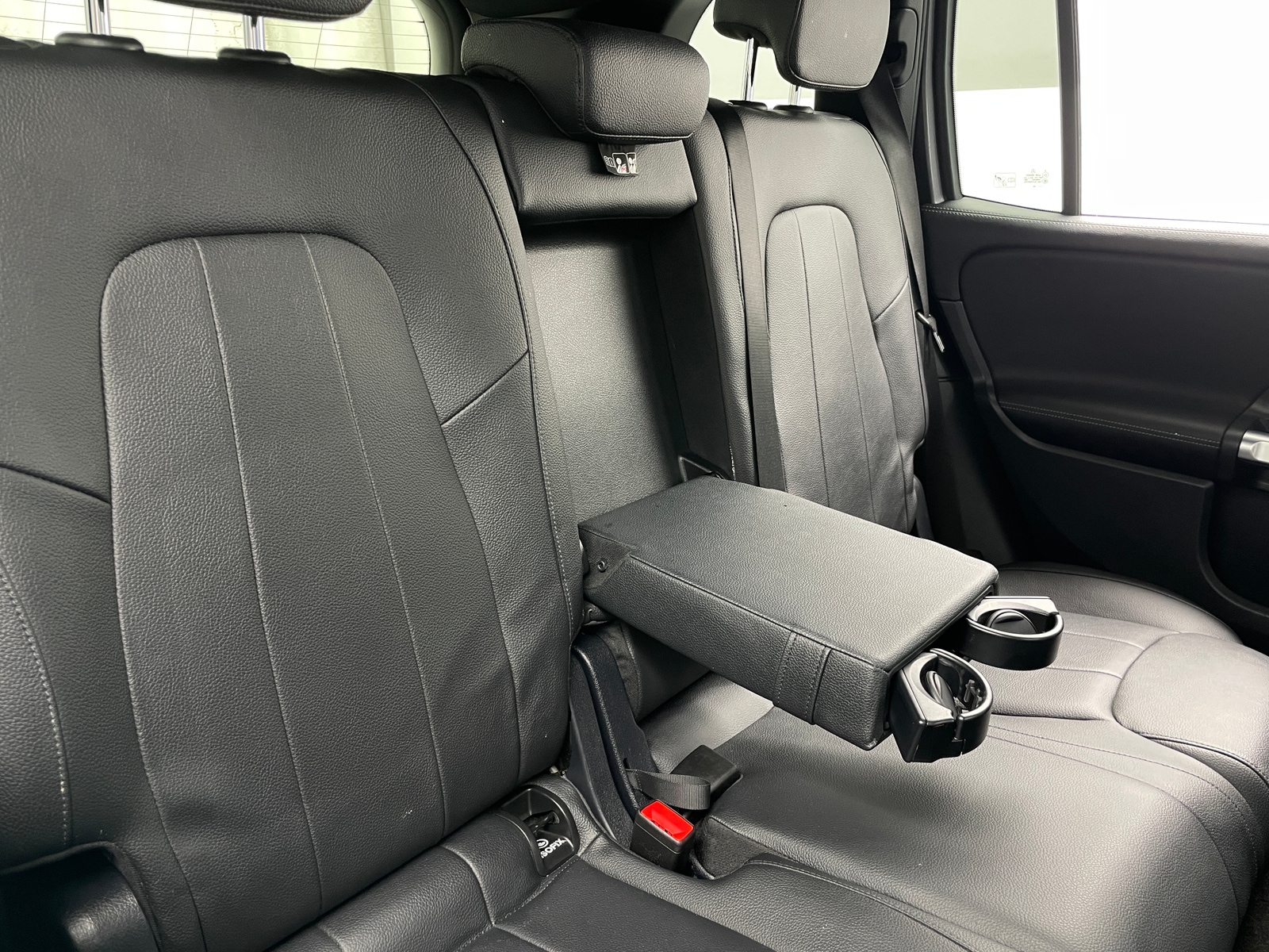 Thumbnail: 2022 Mercedes-Benz GLB - 5